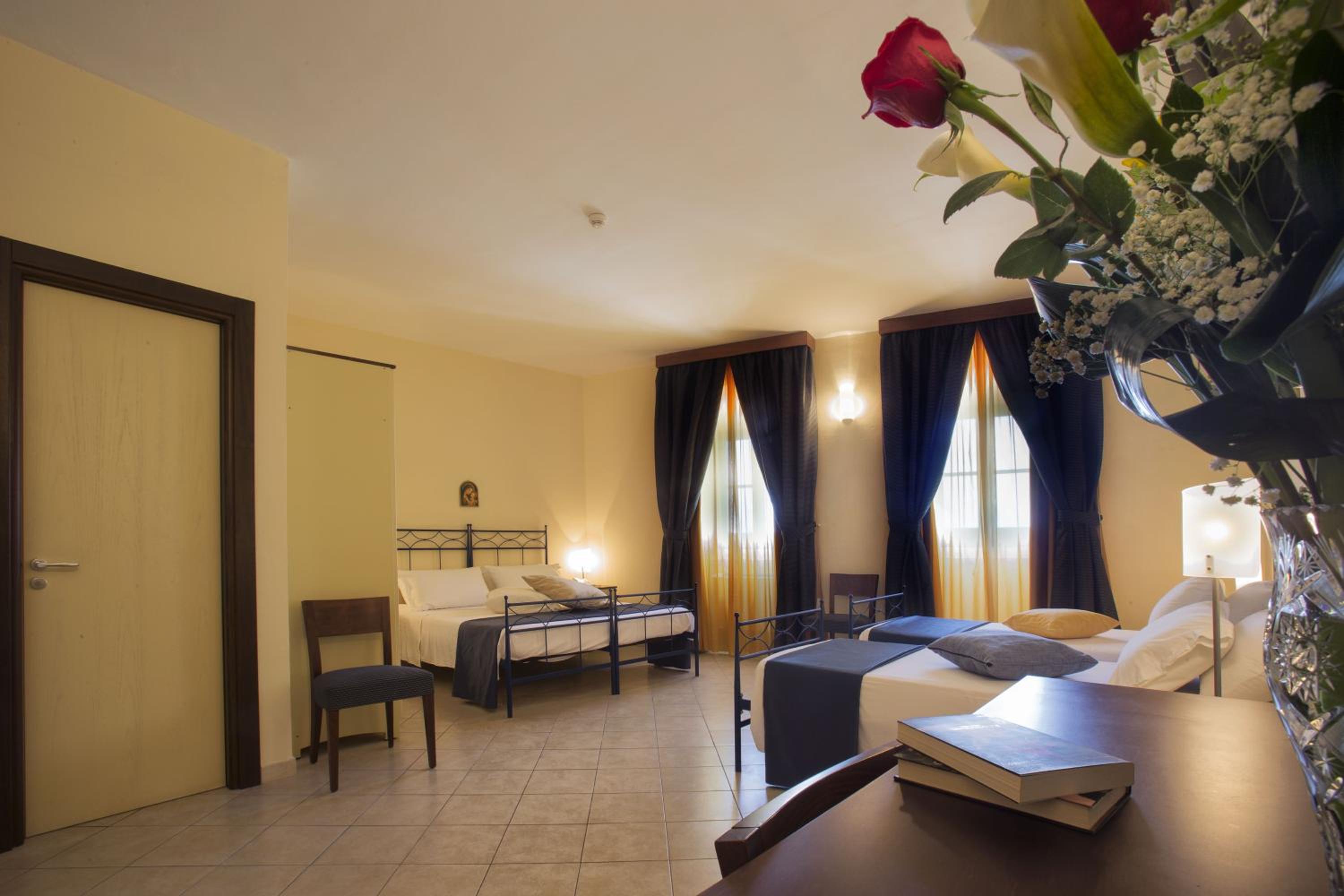 Quadruple Room with Sea View - Photo 1