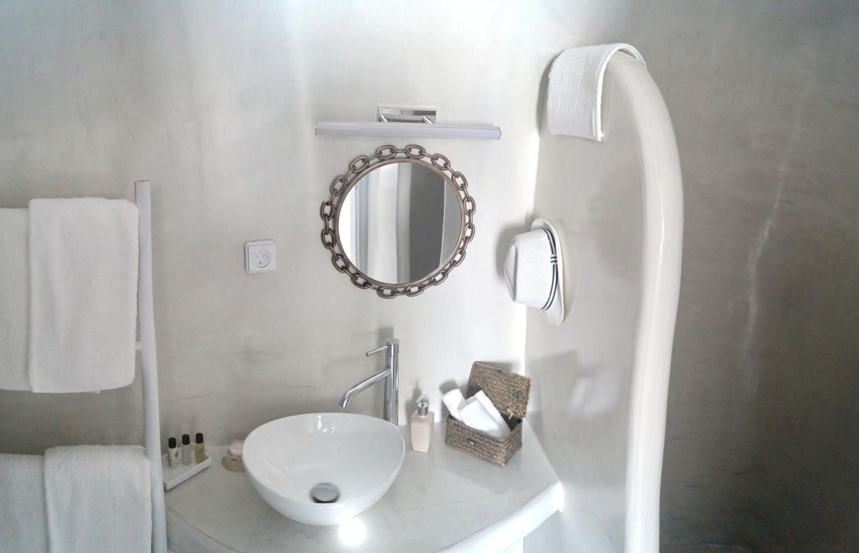 Deluxe Double Room with Shower photo 2