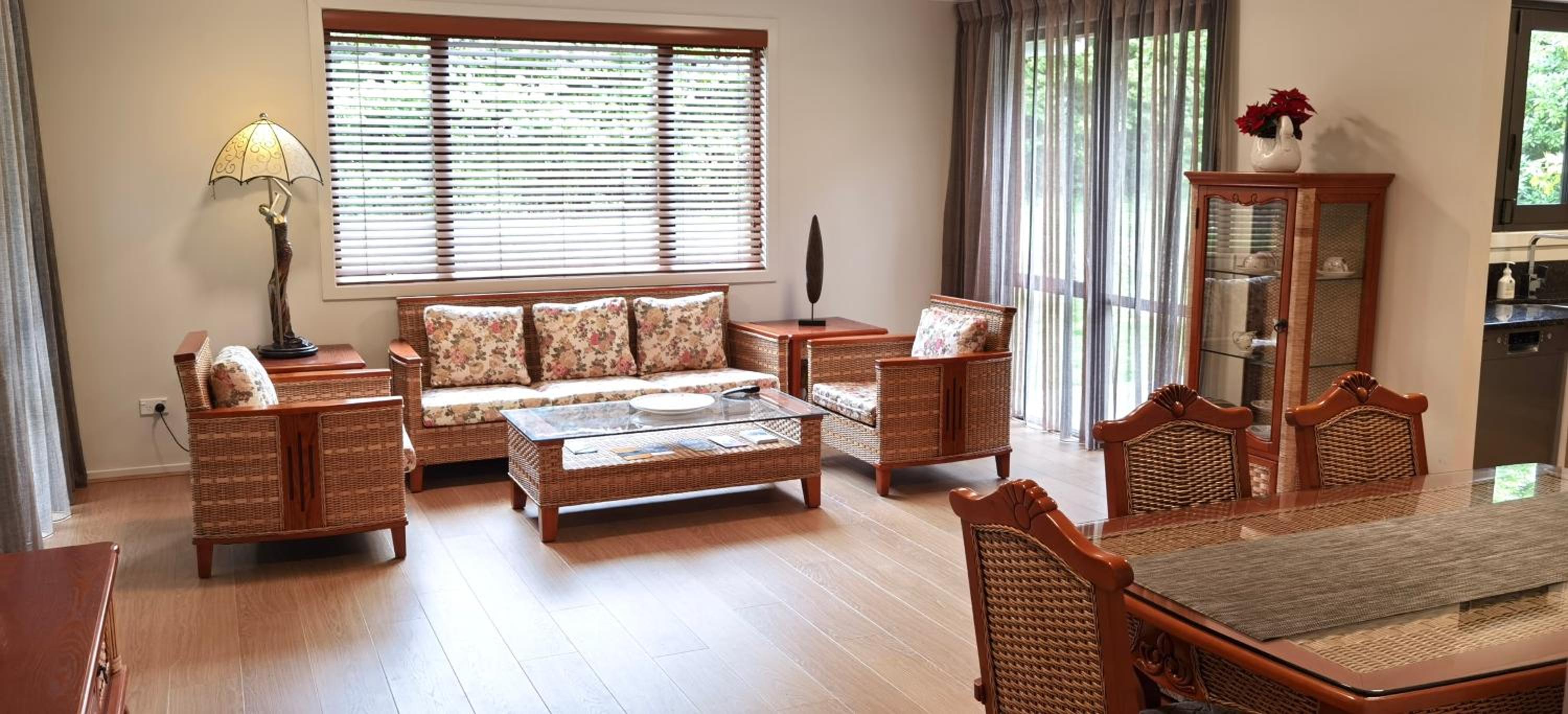 Deluxe King Room - Photo 10