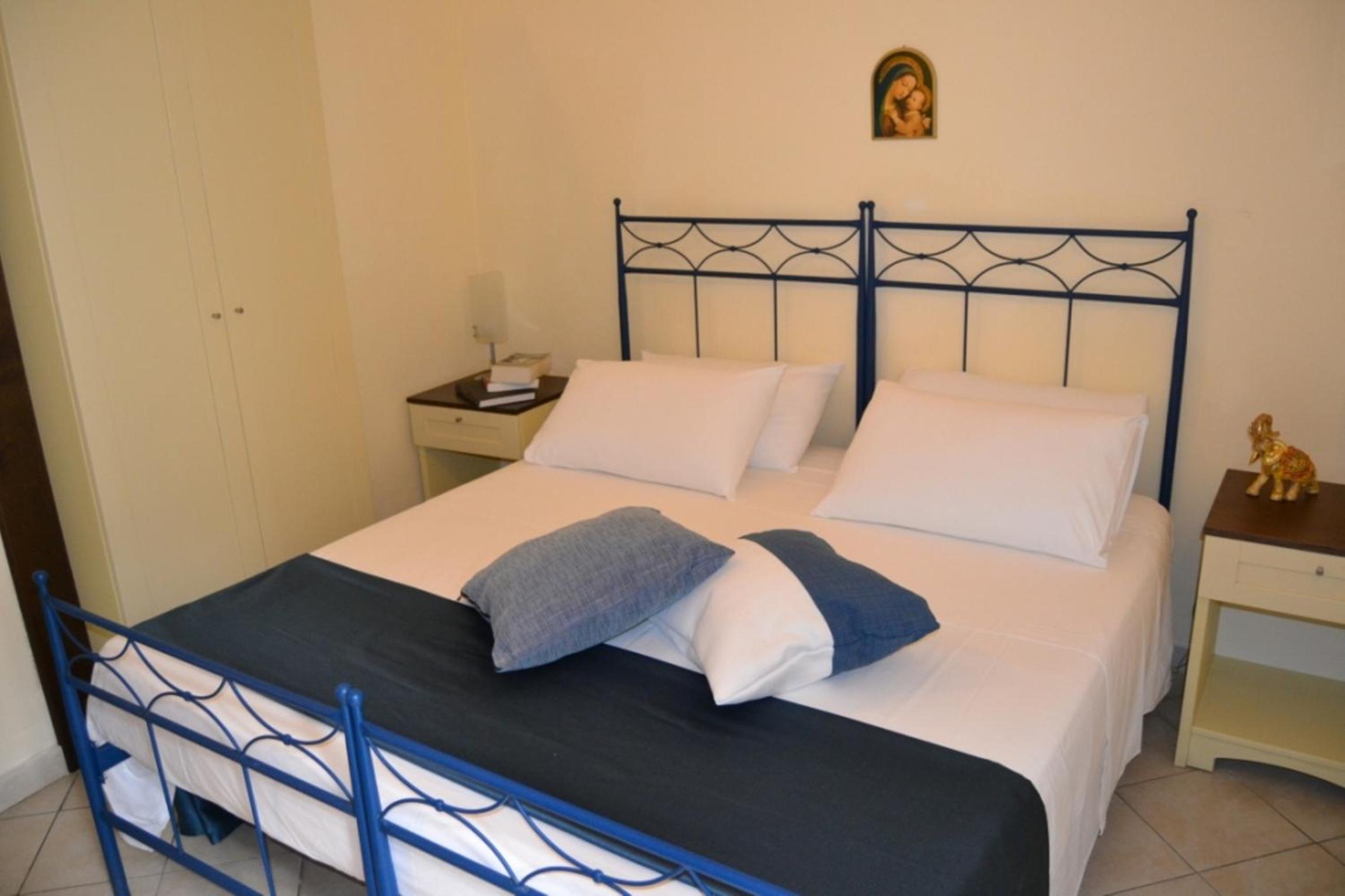 Standard Triple Room with Sea View - Photo 3