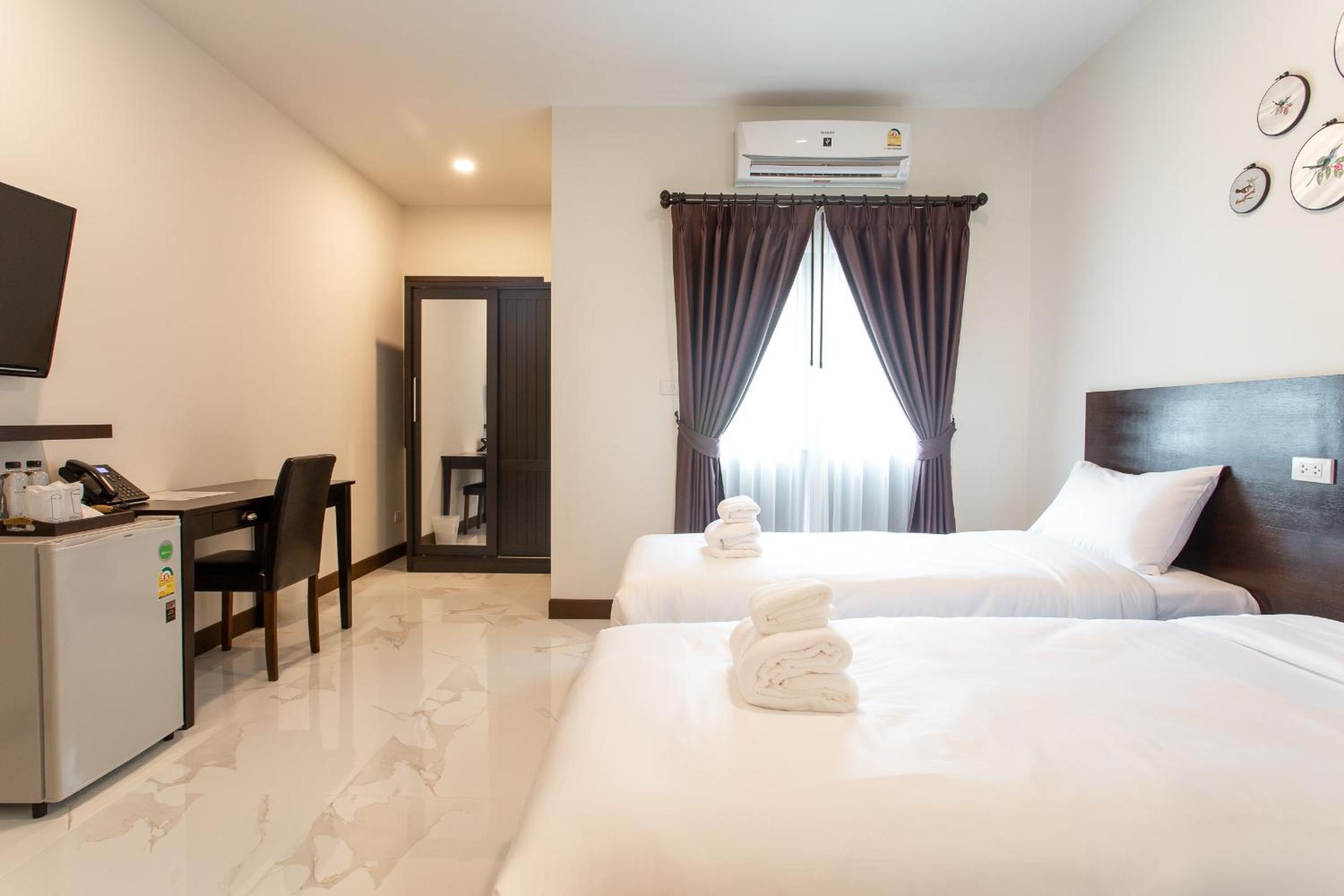 Superior Double or Twin Room - Photo 10