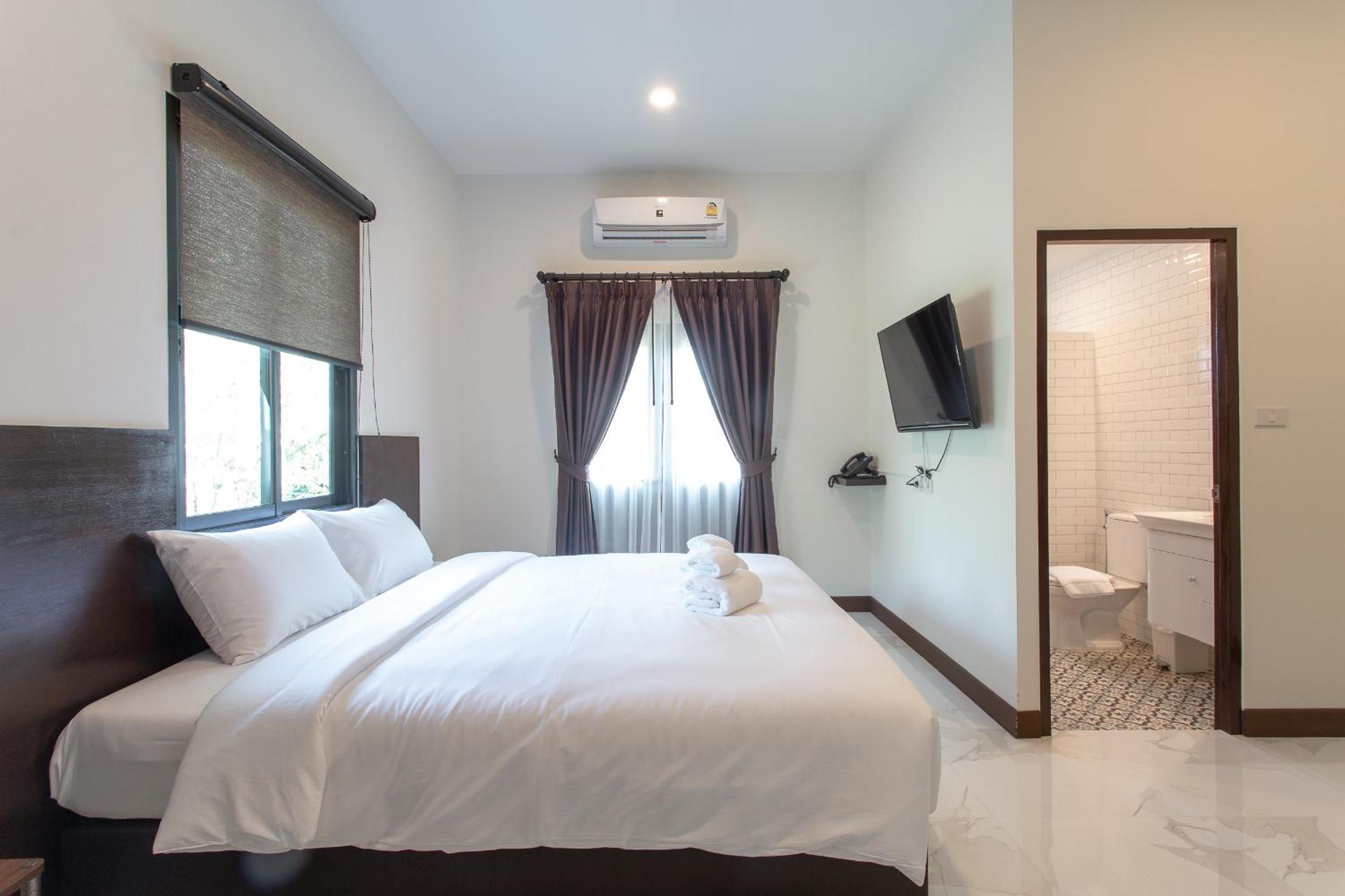 Superior Double or Twin Room - Photo 11