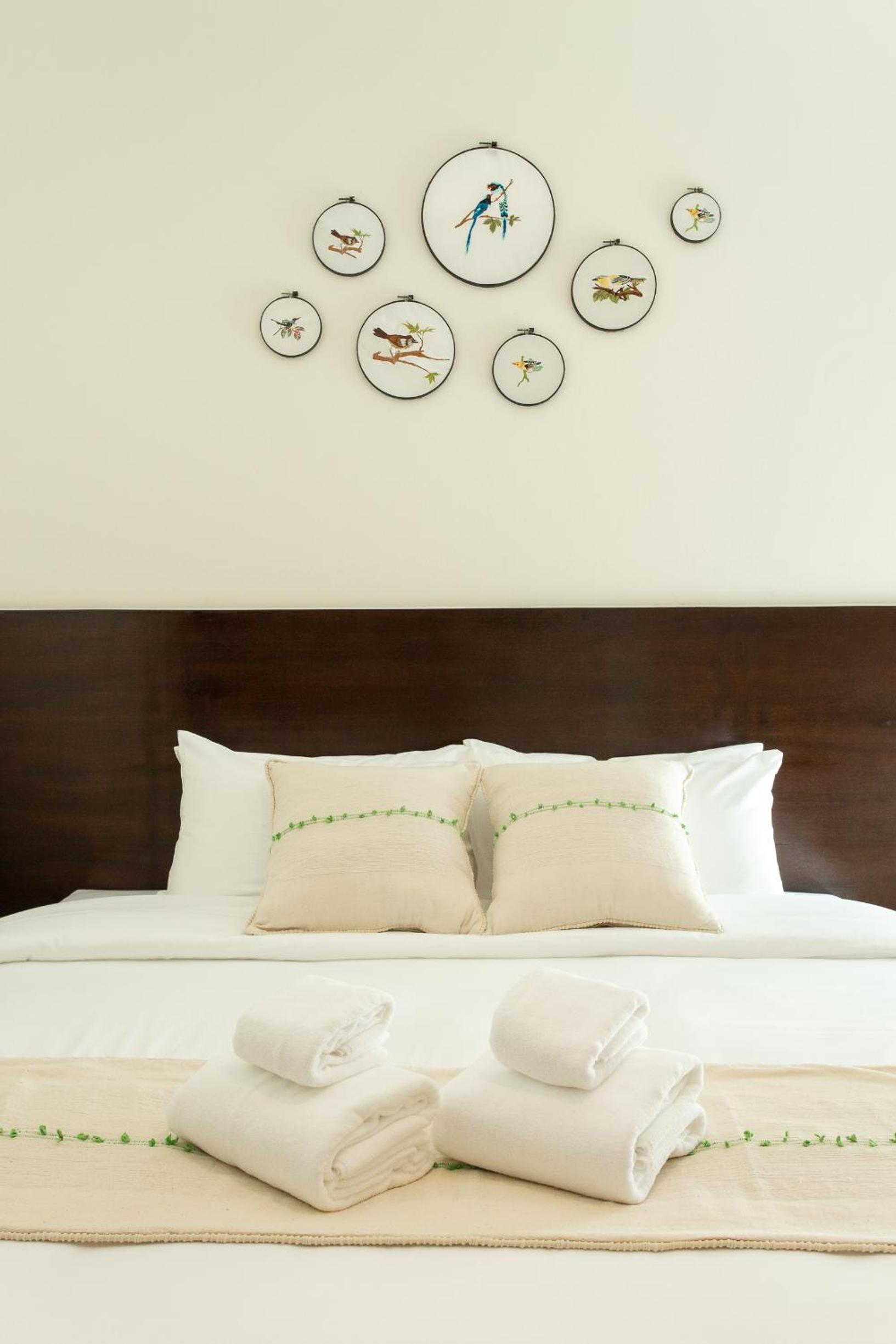 Deluxe Double Room with Balcony - Photo 11