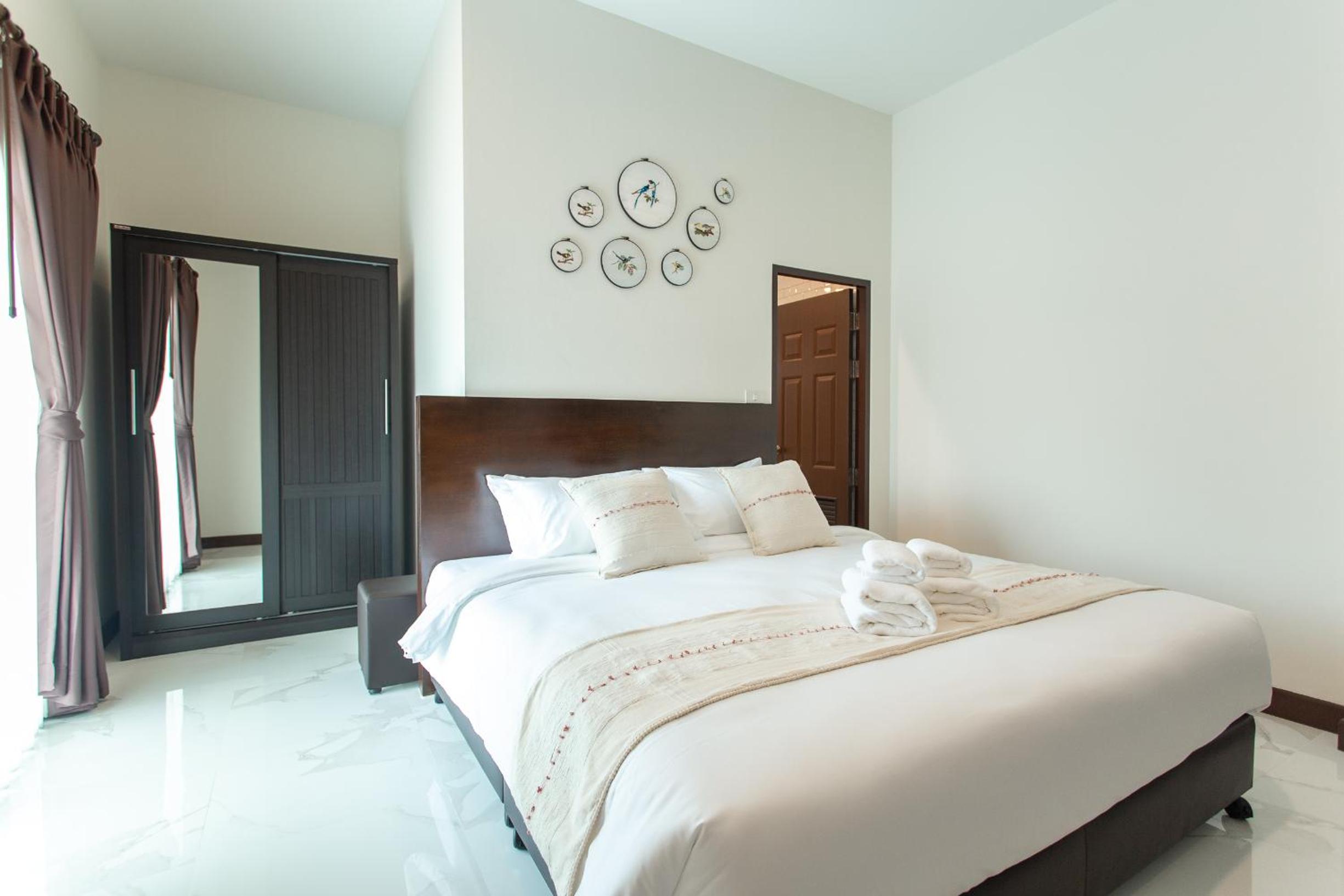 Deluxe Double Room with Balcony - Photo 2