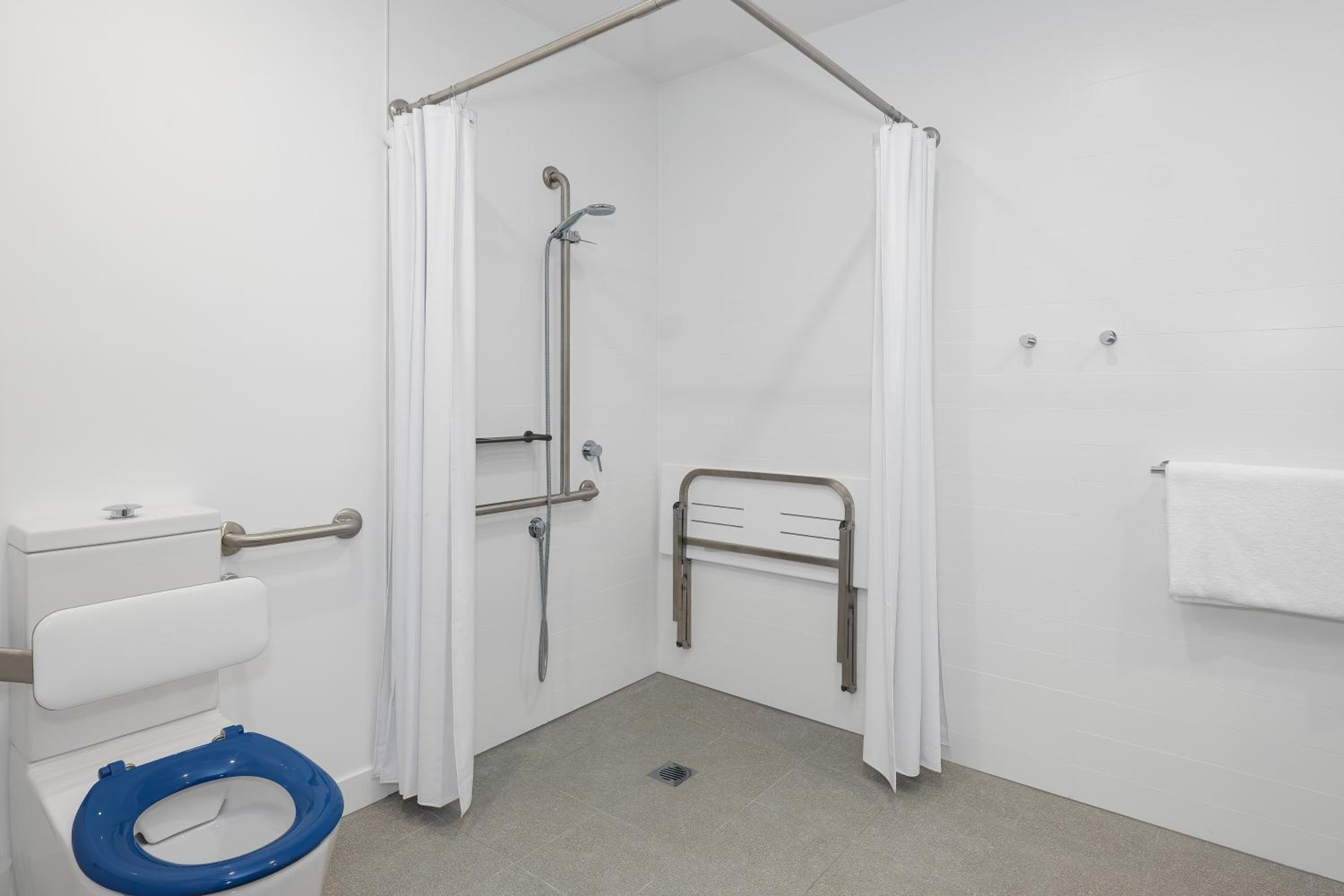 Disabled Executive King Room - Photo 2