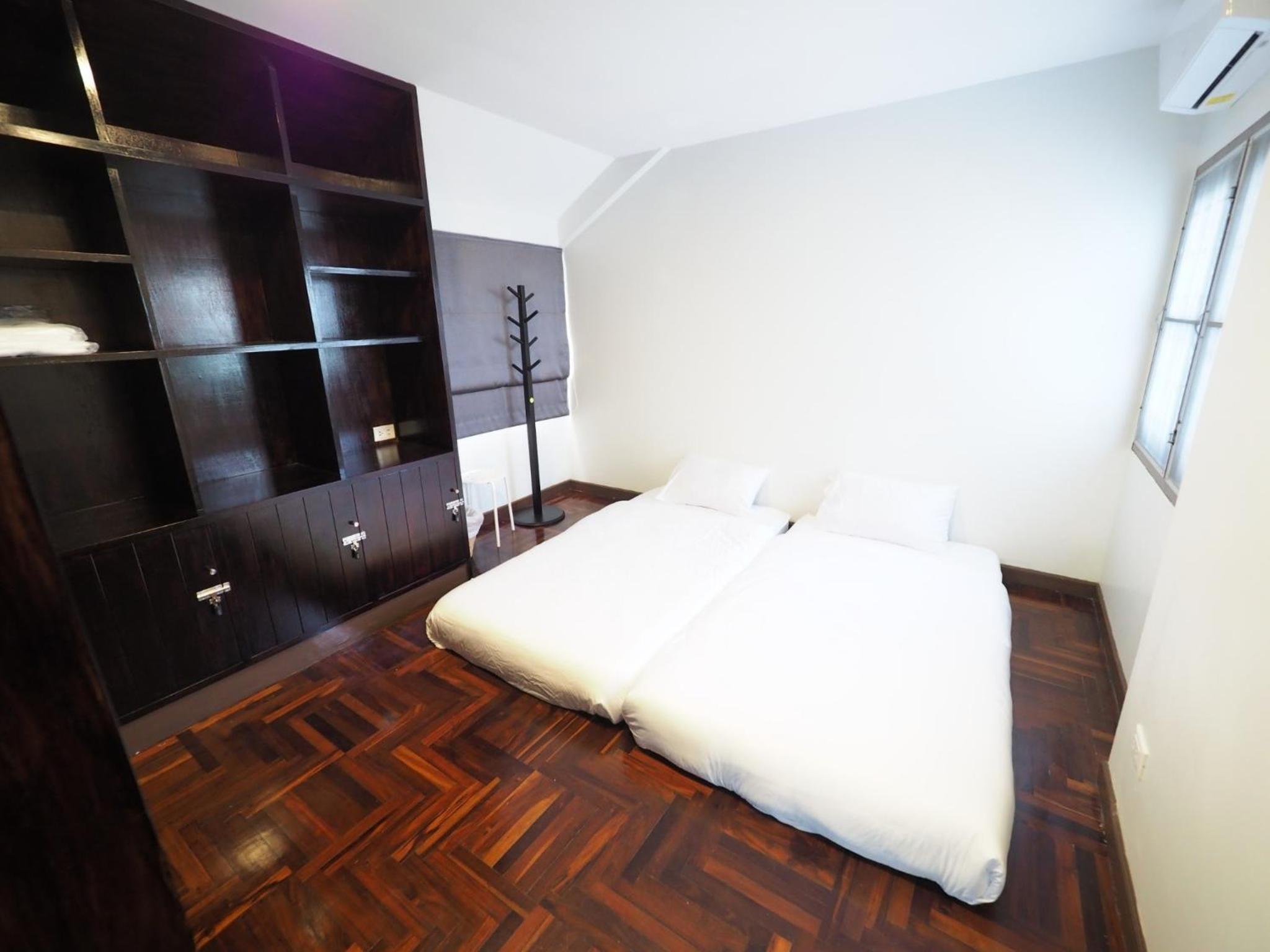 Villa - Photo 2