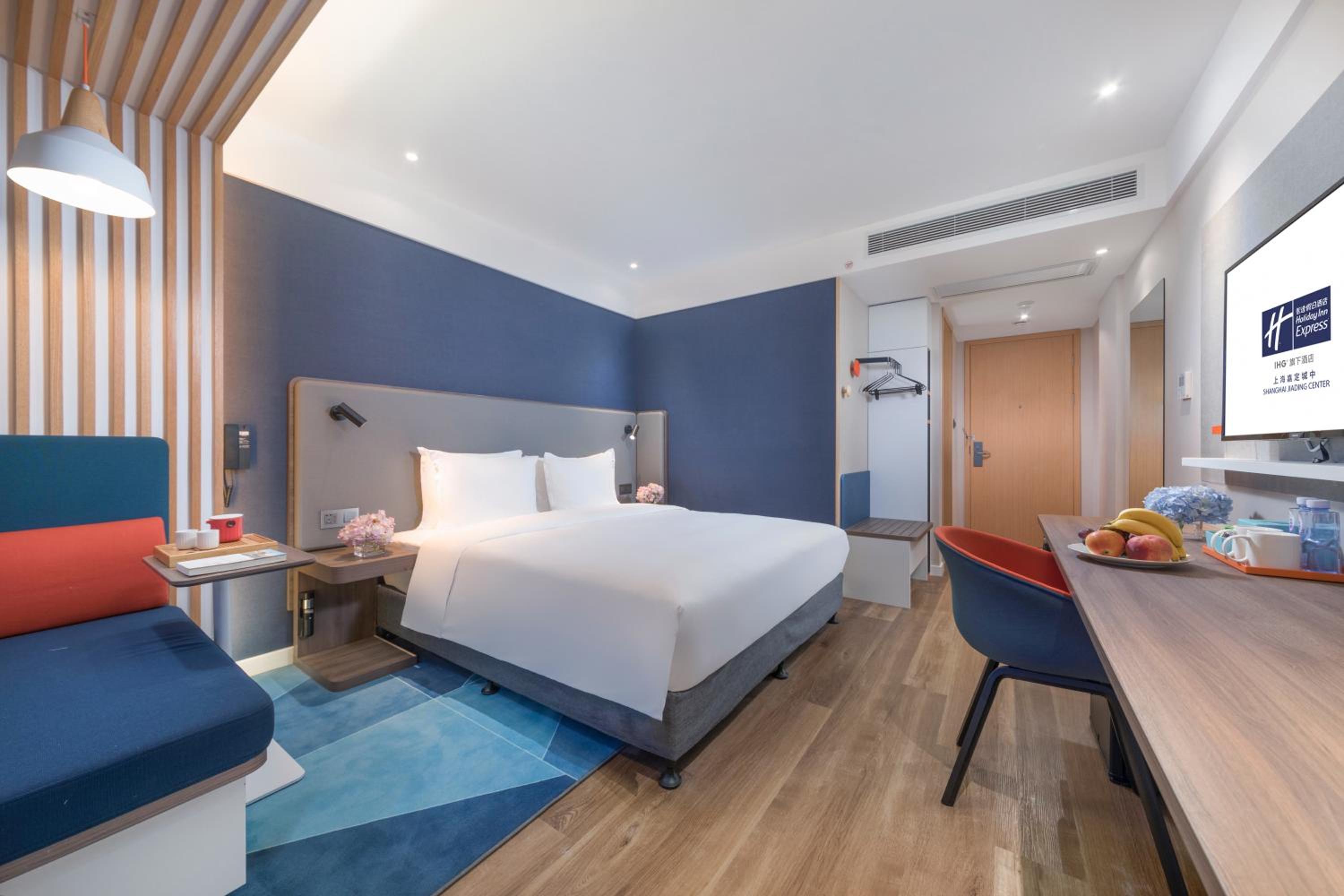 Standard King Room with Minifridge