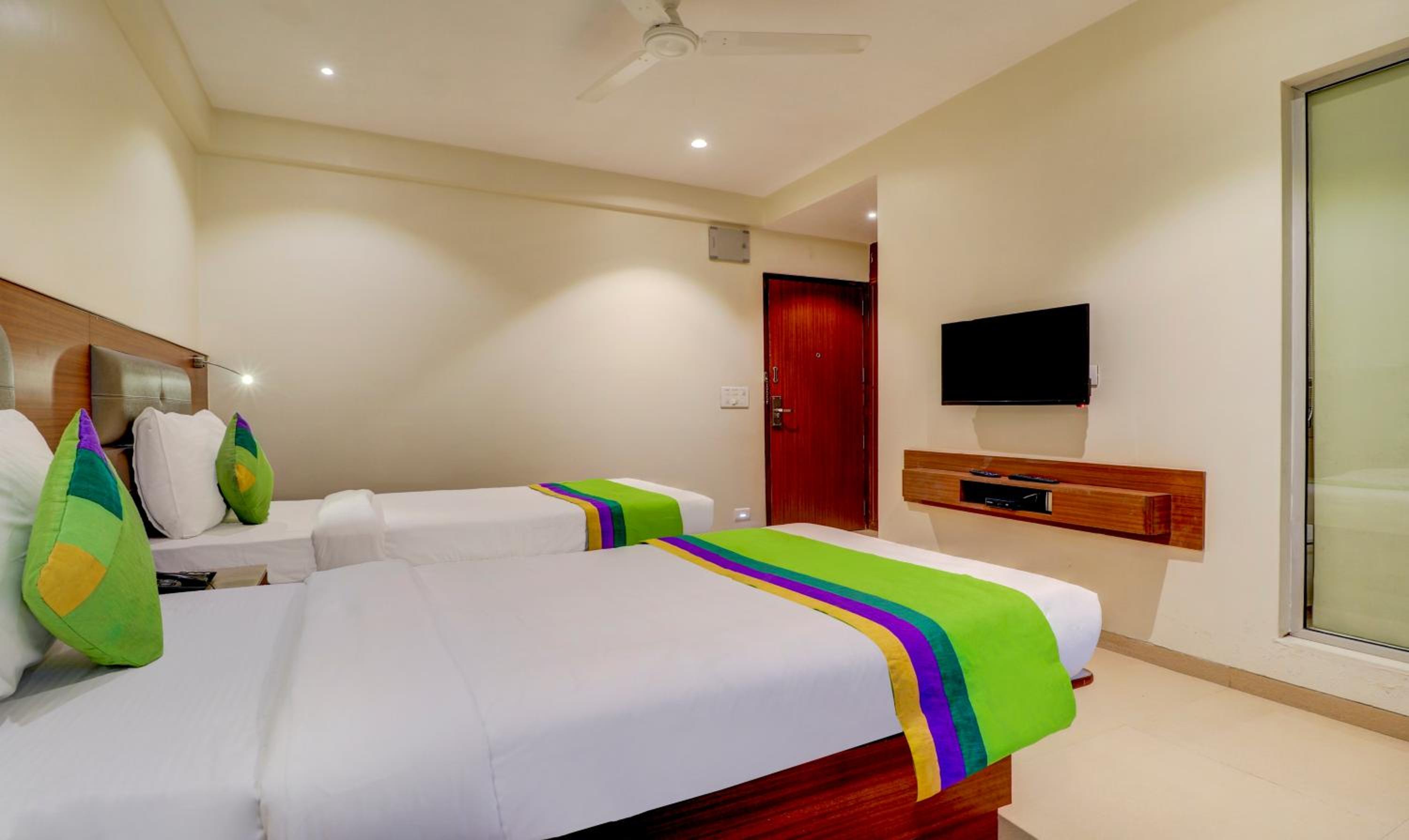 Standard Double Room - Photo 13