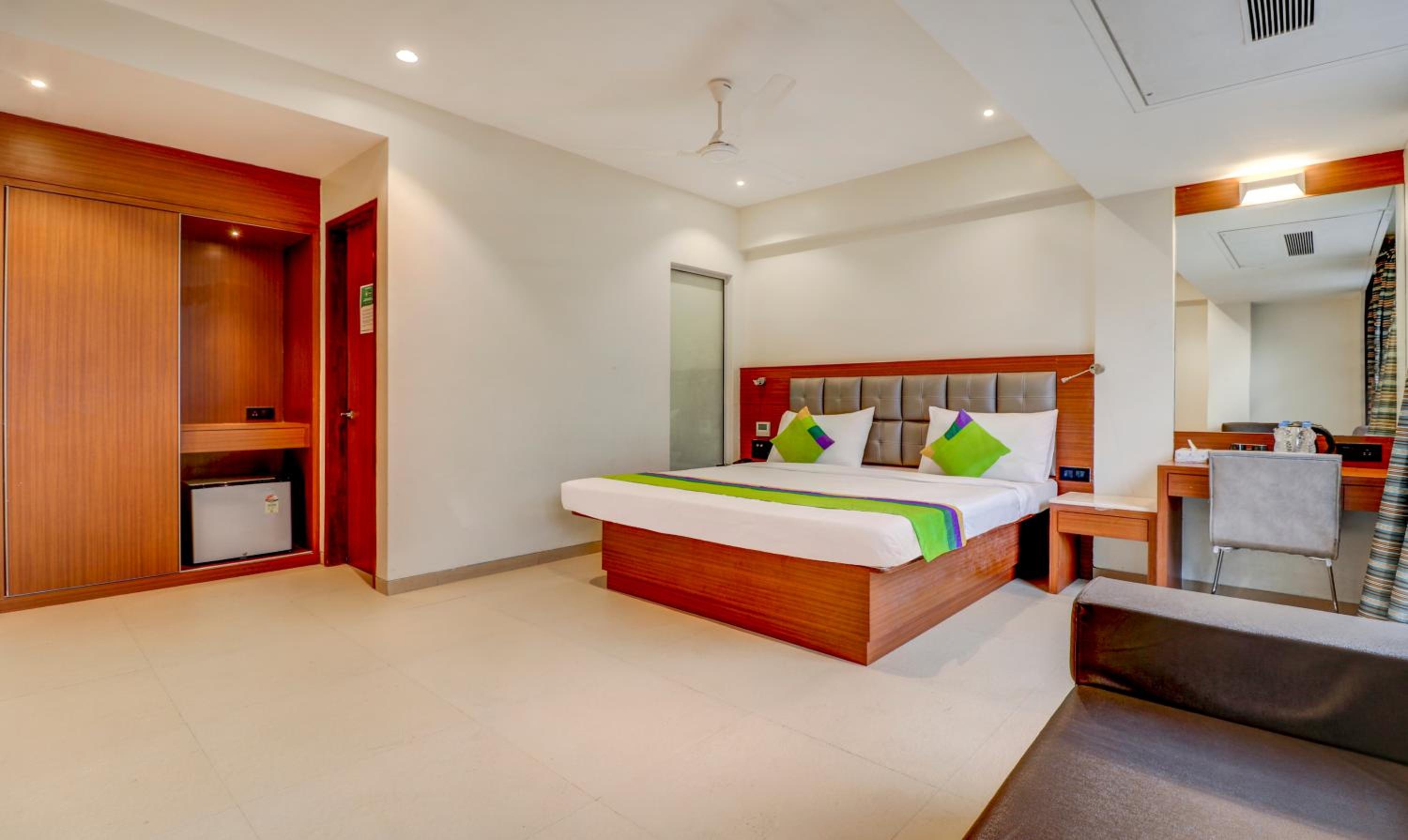 Deluxe Double Room - Photo 16