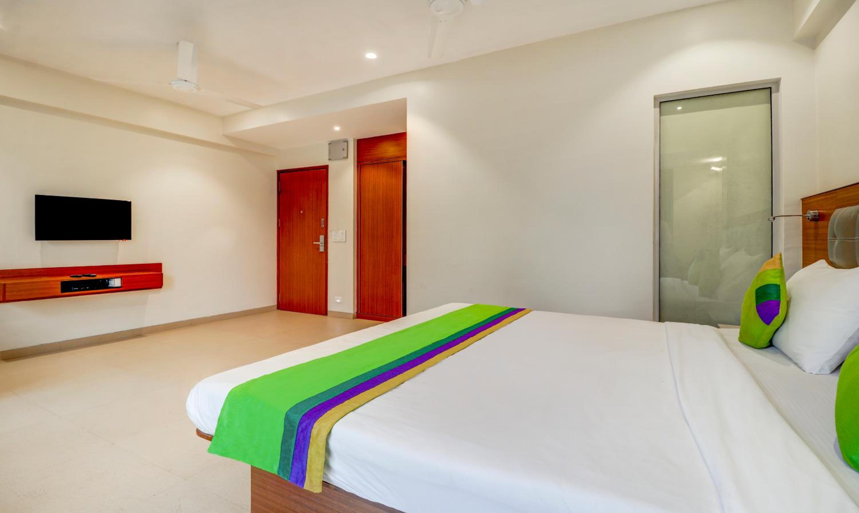 Deluxe Double Room - Photo 11