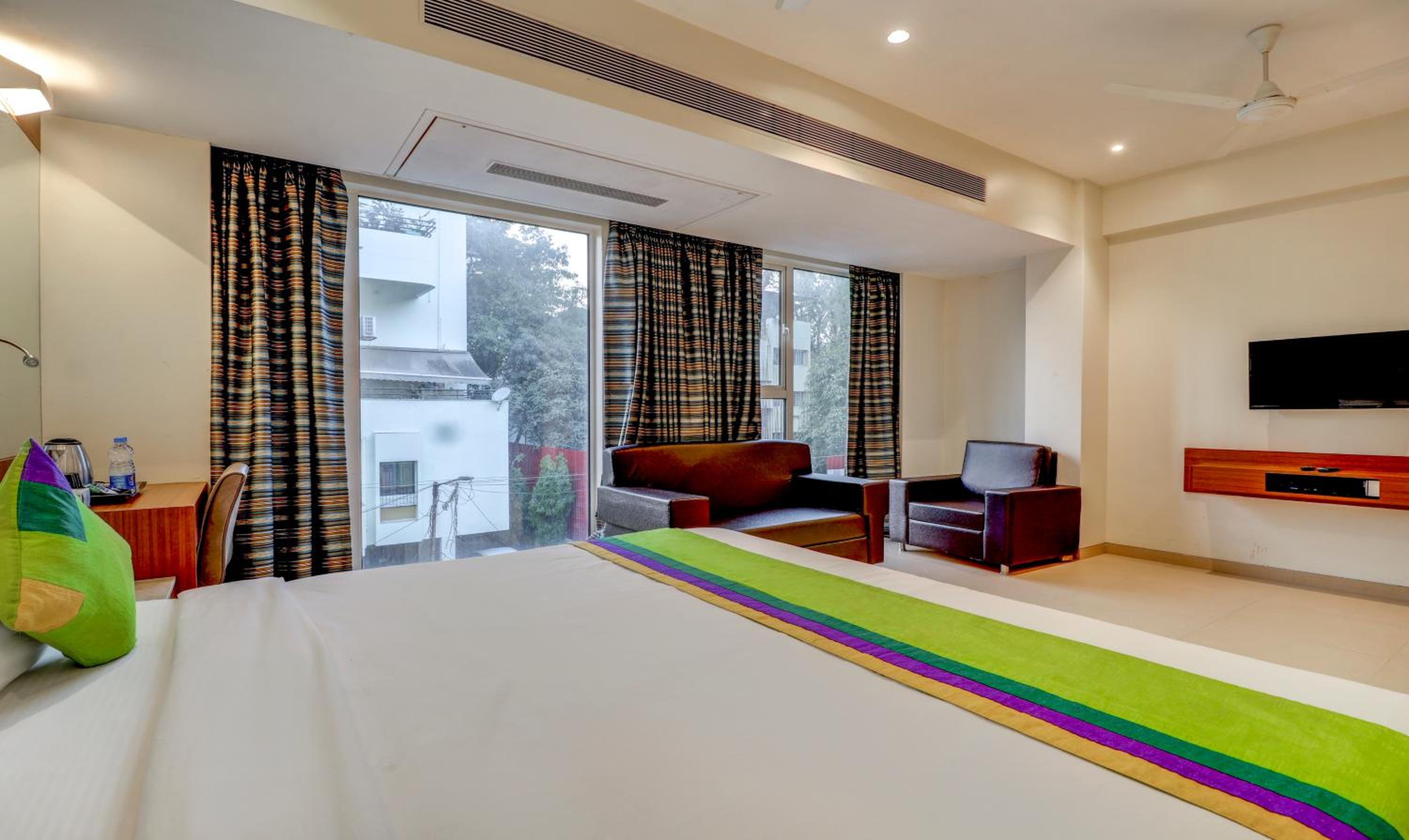 Deluxe Double Room - Photo 12