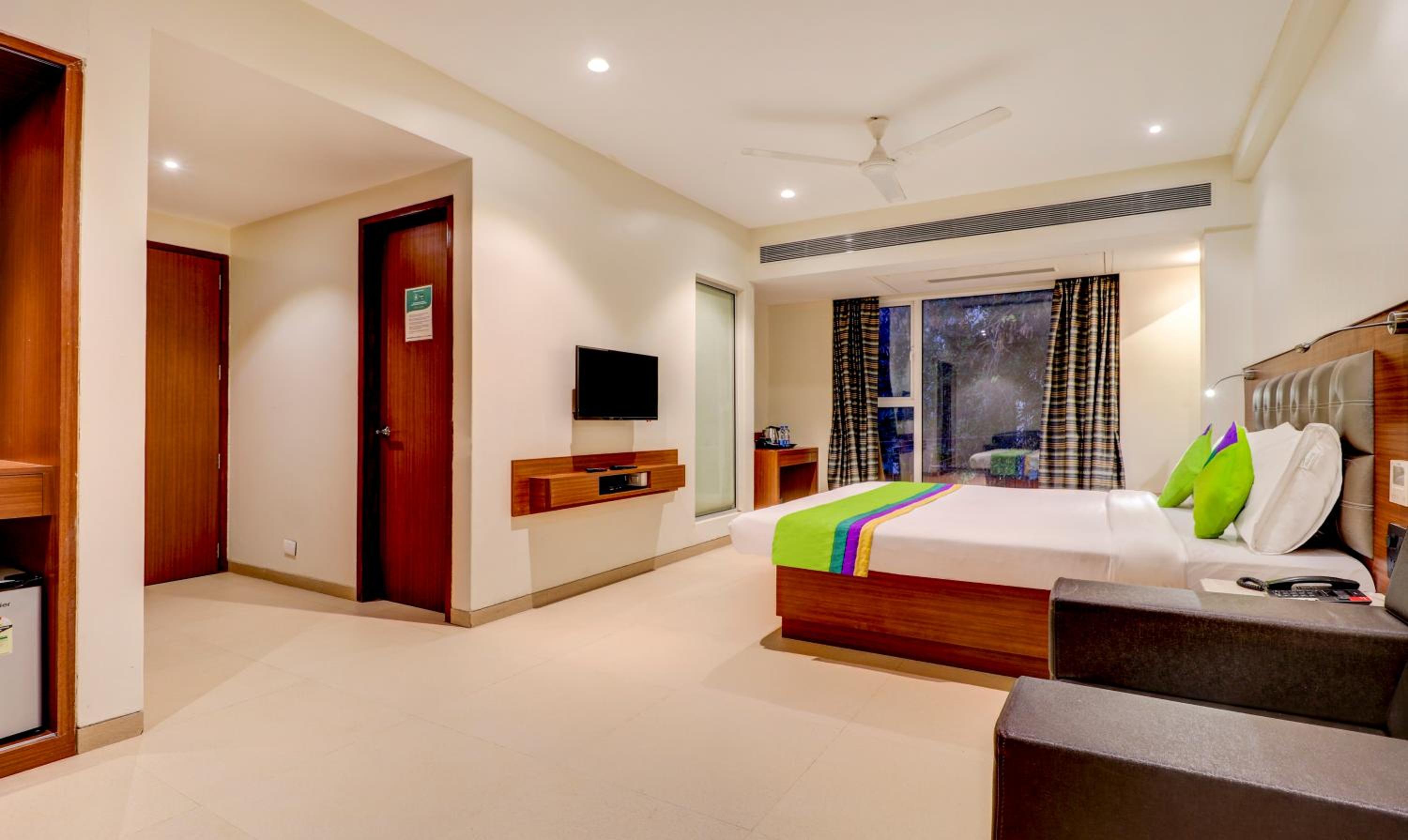 Deluxe Double Room - Photo 8