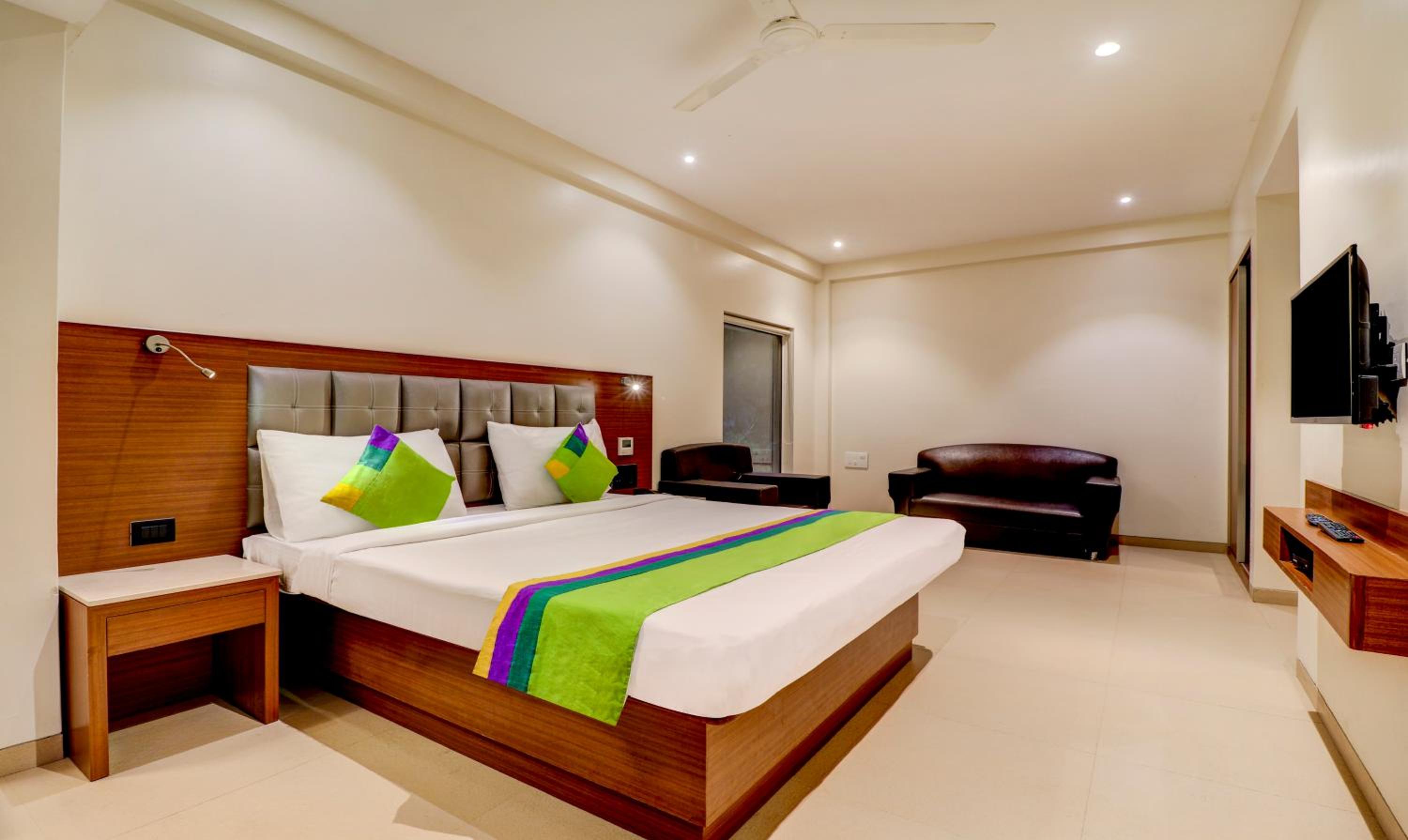 Deluxe Double Room - Photo 9