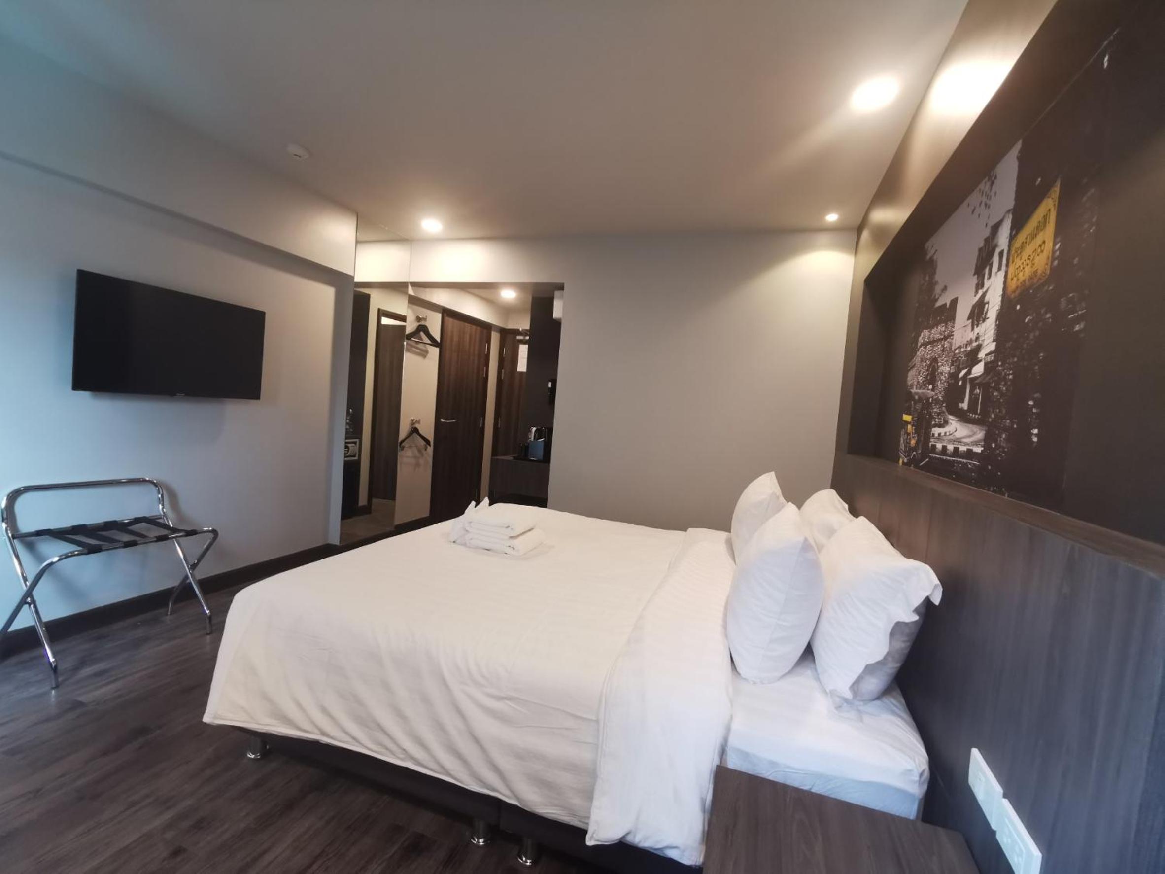 Double or Twin Room - Photo 4
