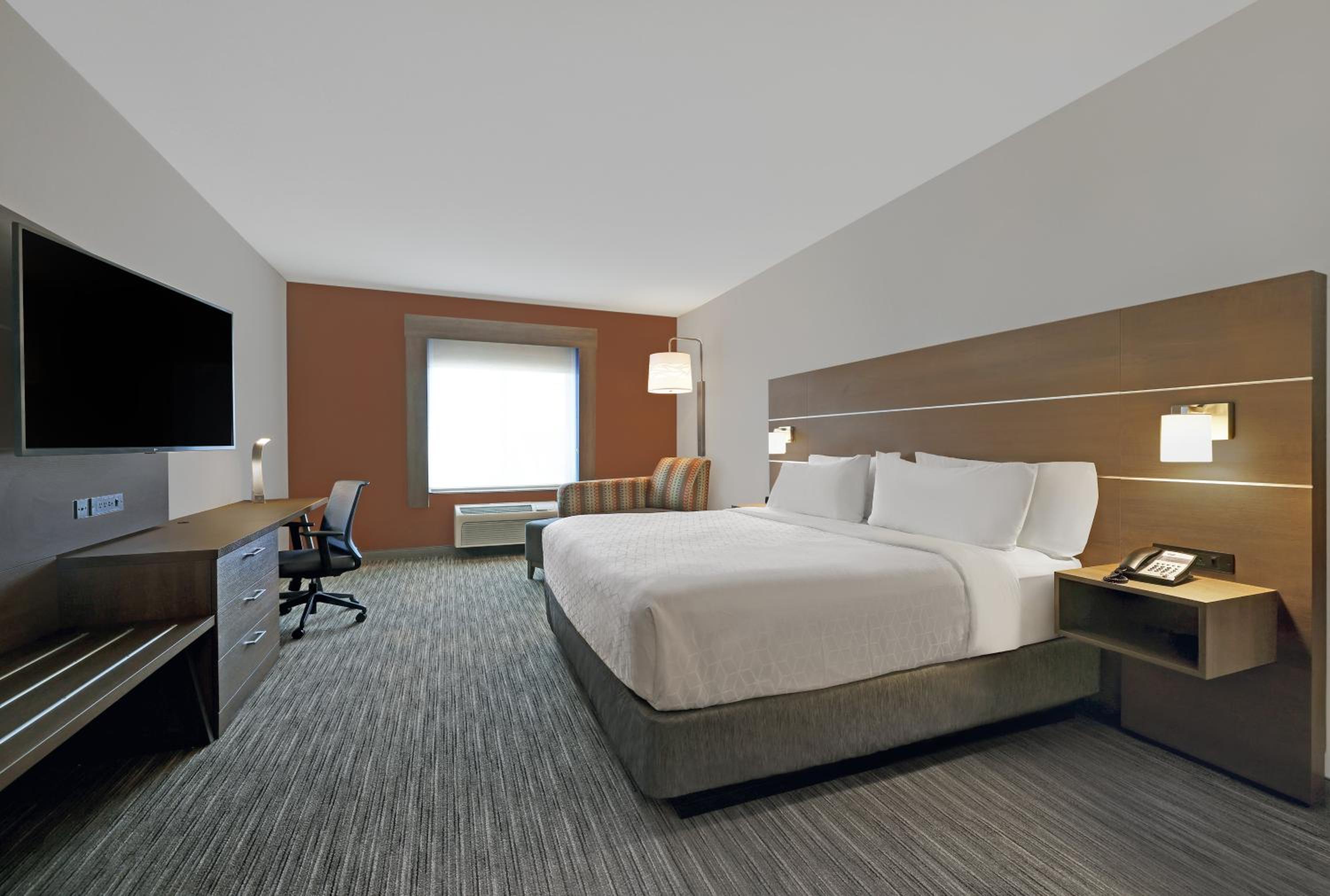 Standard King Room - Photo 5
