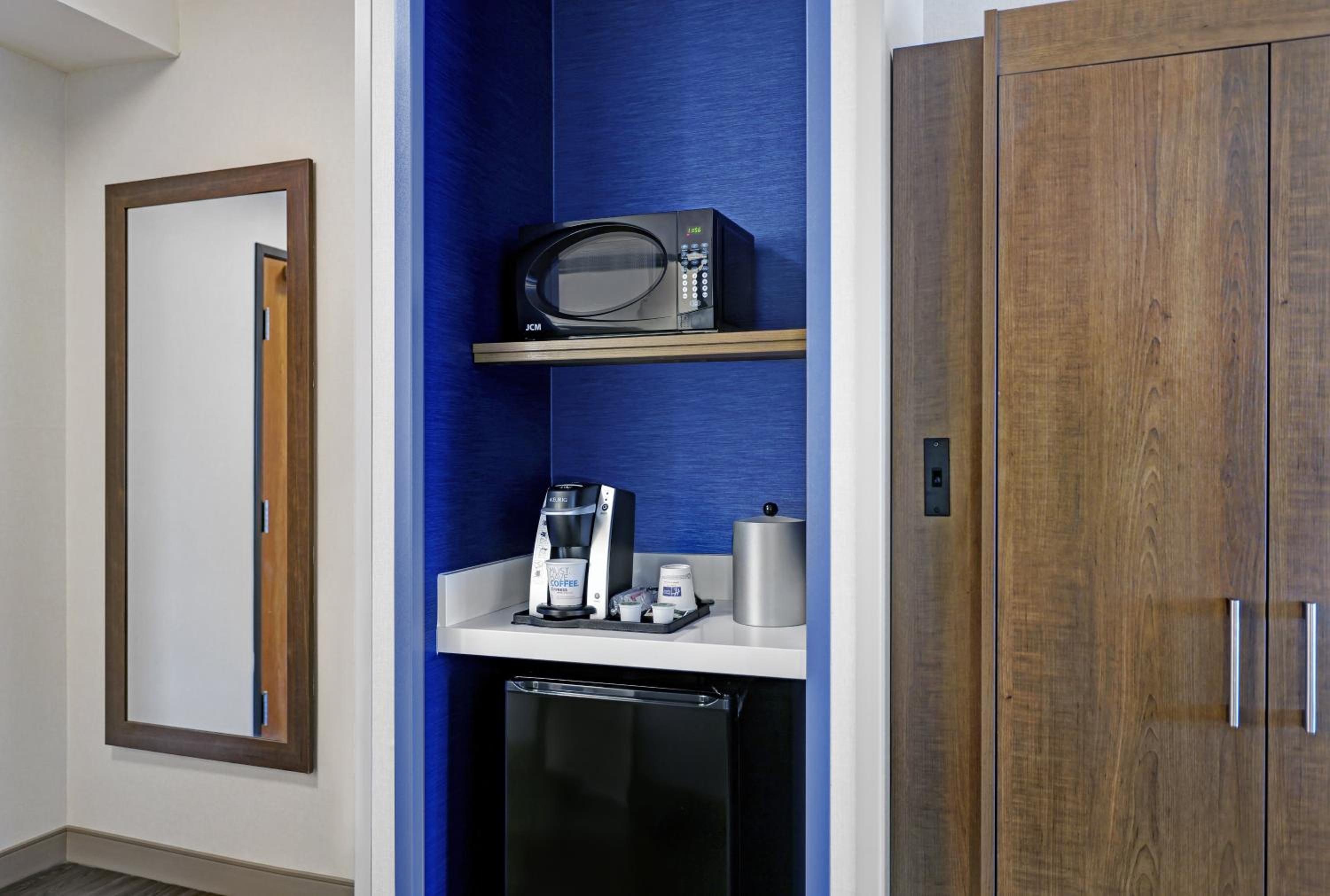 Standard King Room - Photo 3