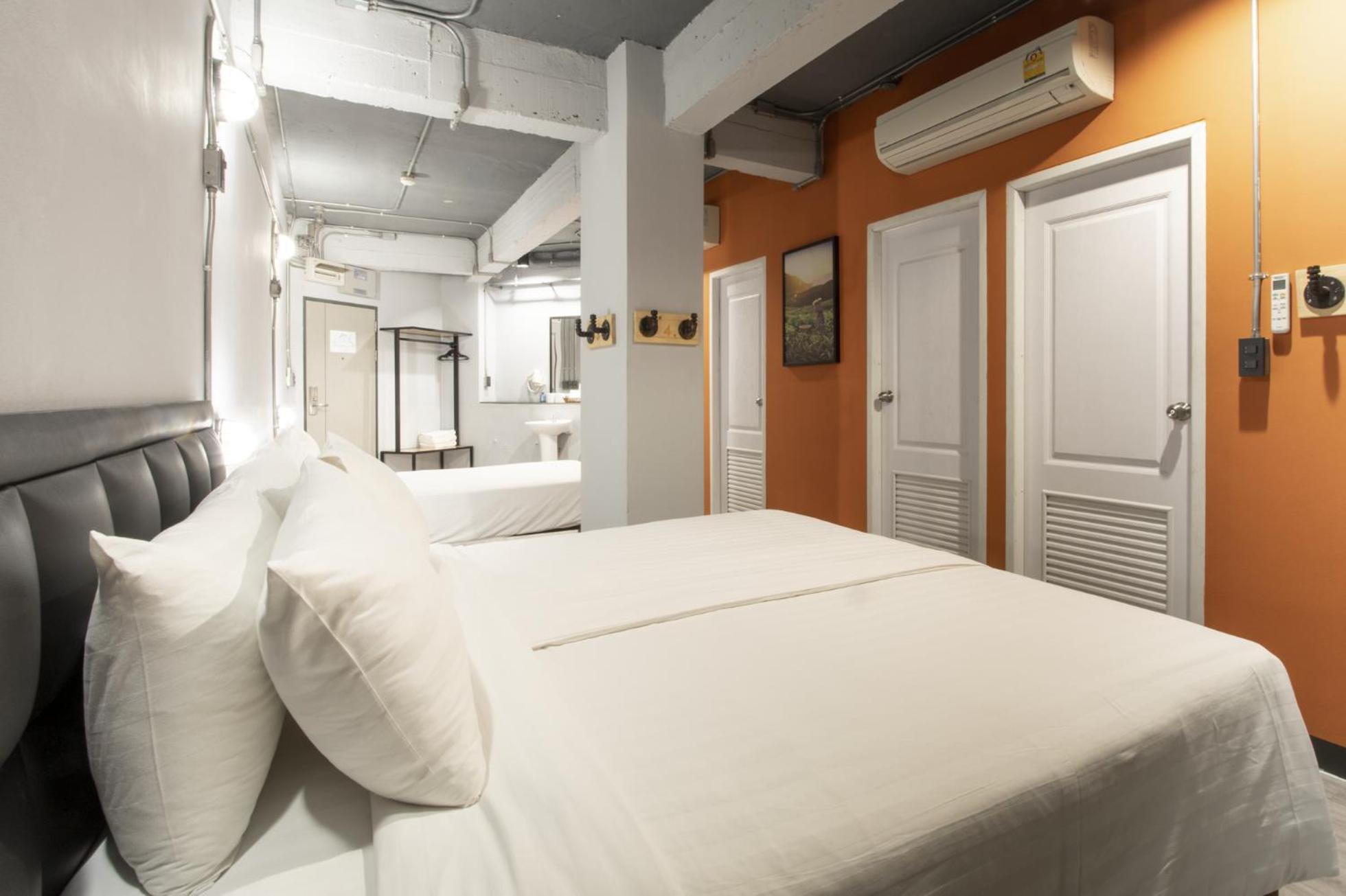 Deluxe Triple Room without Window photo 2