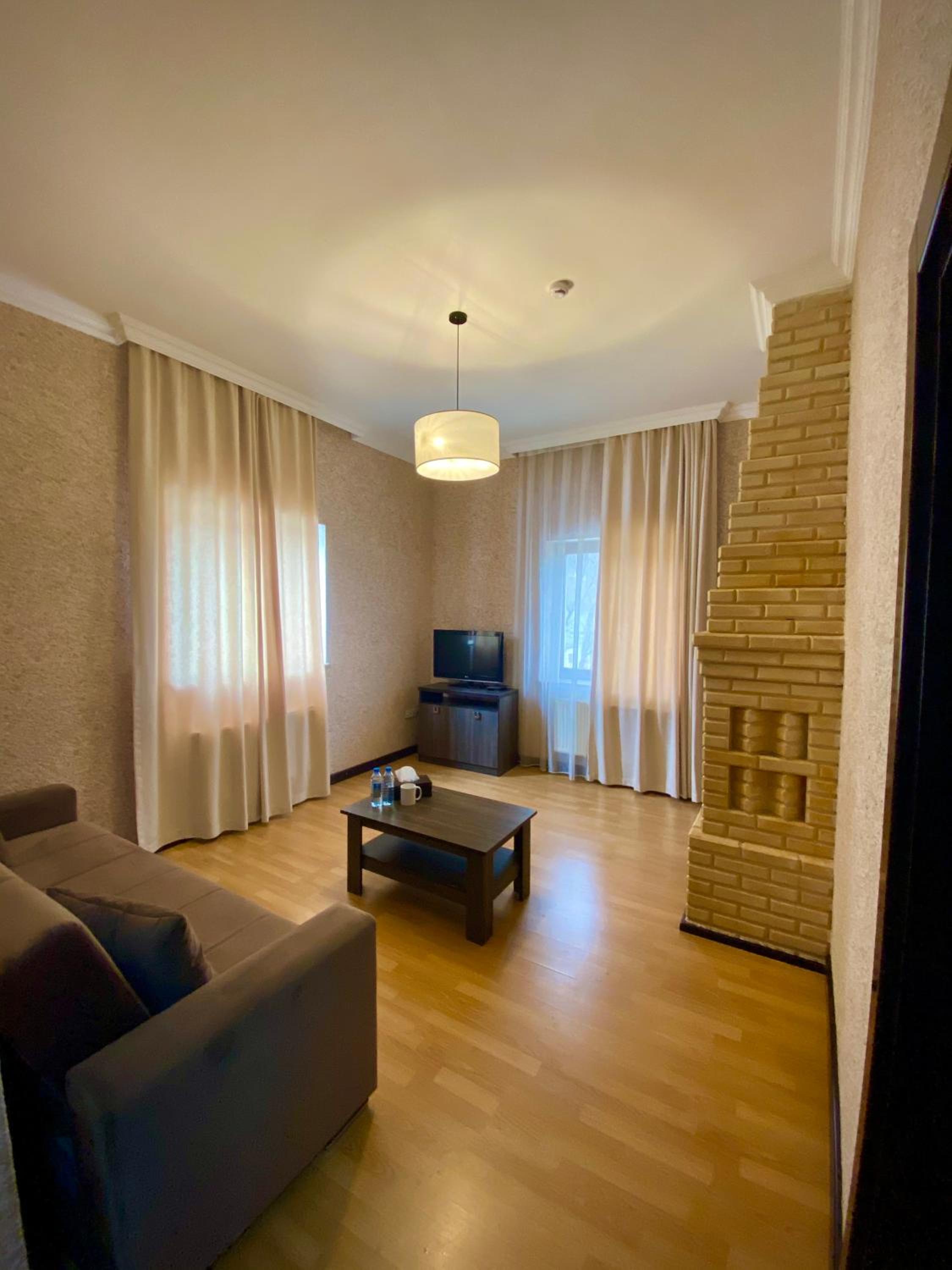 Five-Bedroom Deluxe Apartment photo 3
