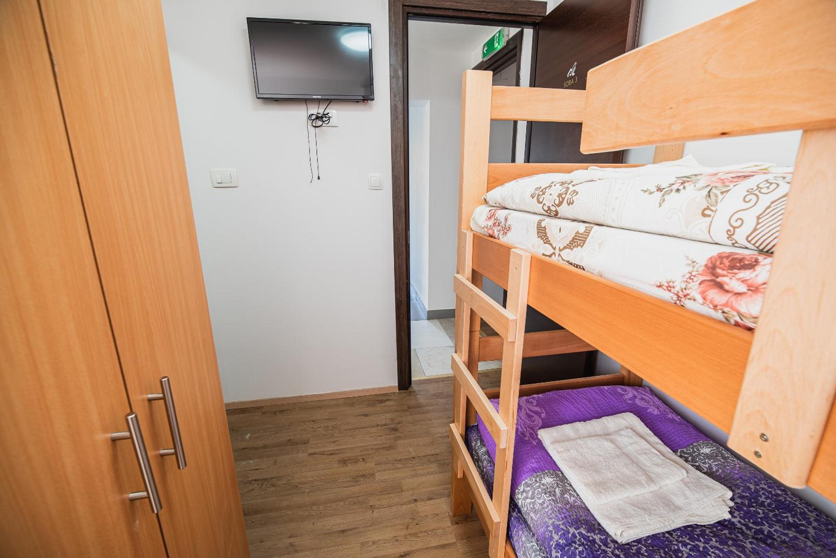 Triple Room with Private Bathroom 1 - Photo 7