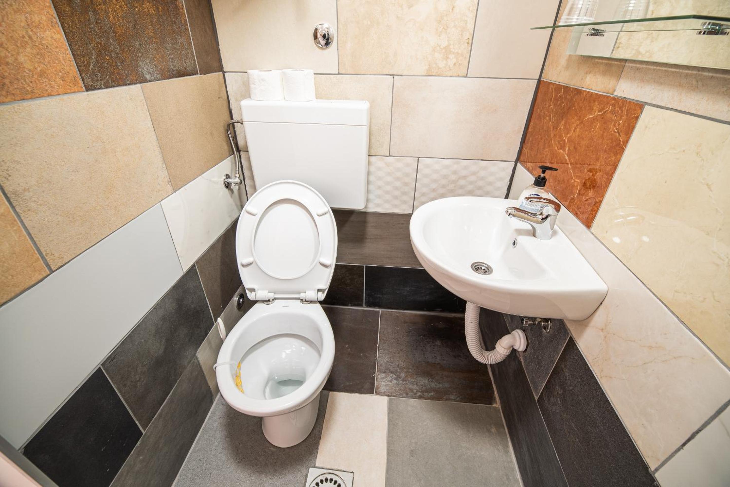 Triple Room with Private Bathroom 1 - Photo 9