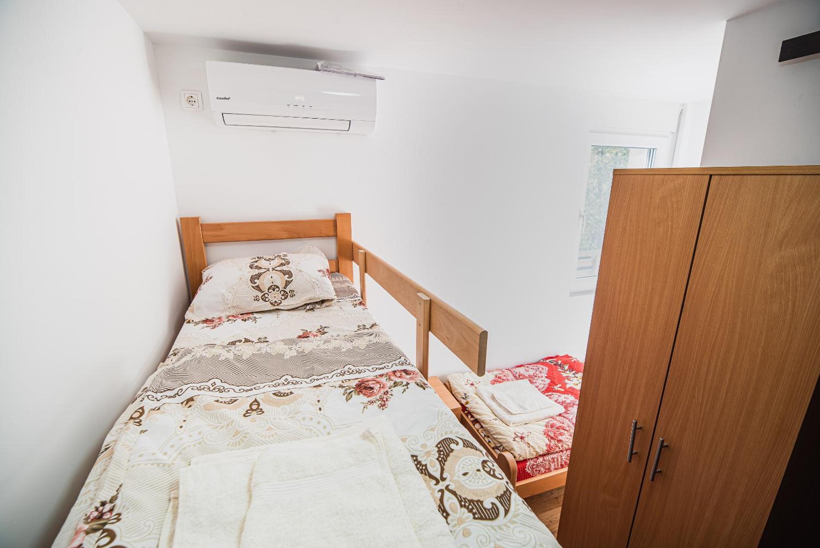 Triple Room with Private Bathroom 1 - Photo 5