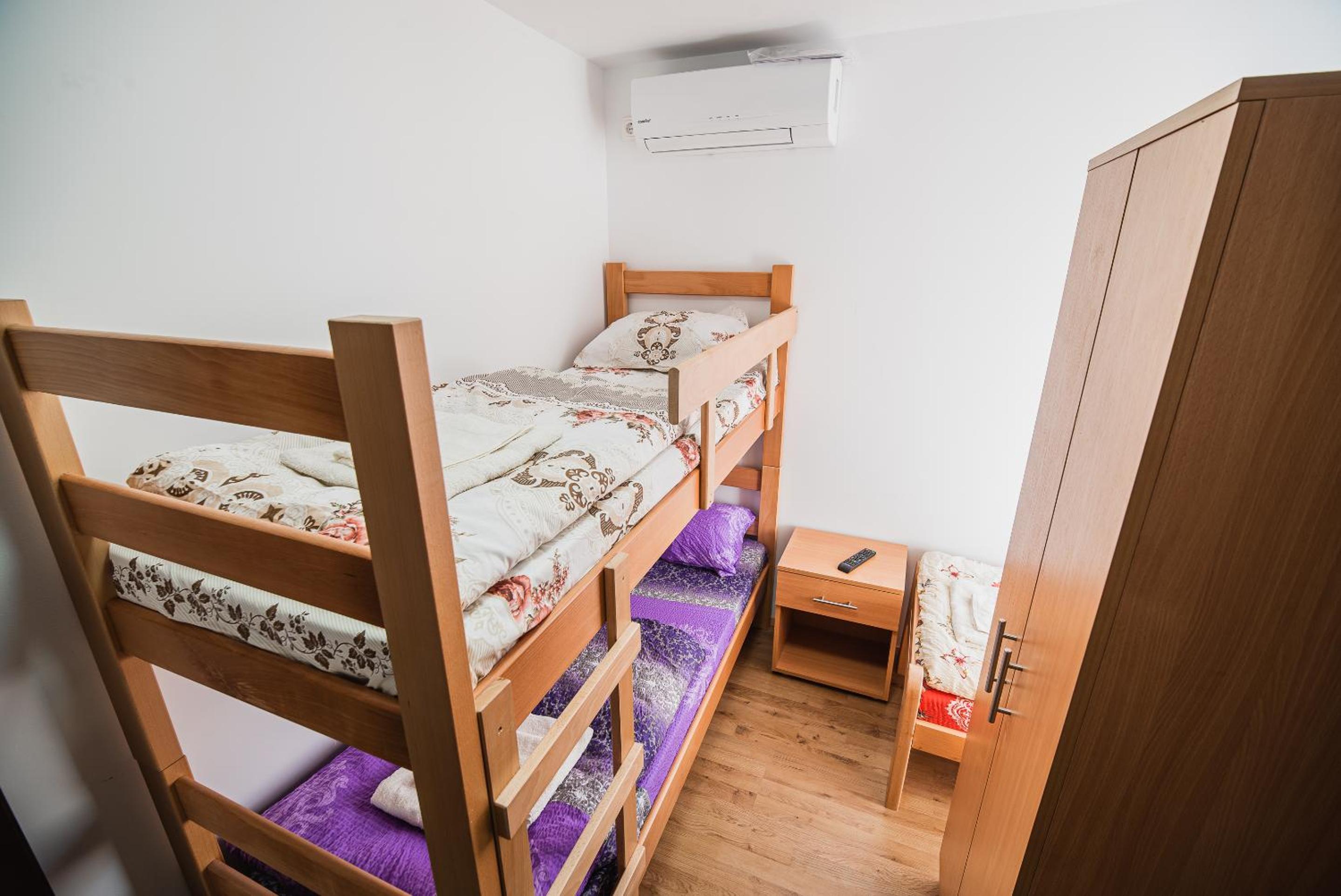 Triple Room with Private Bathroom 1 - Photo 2