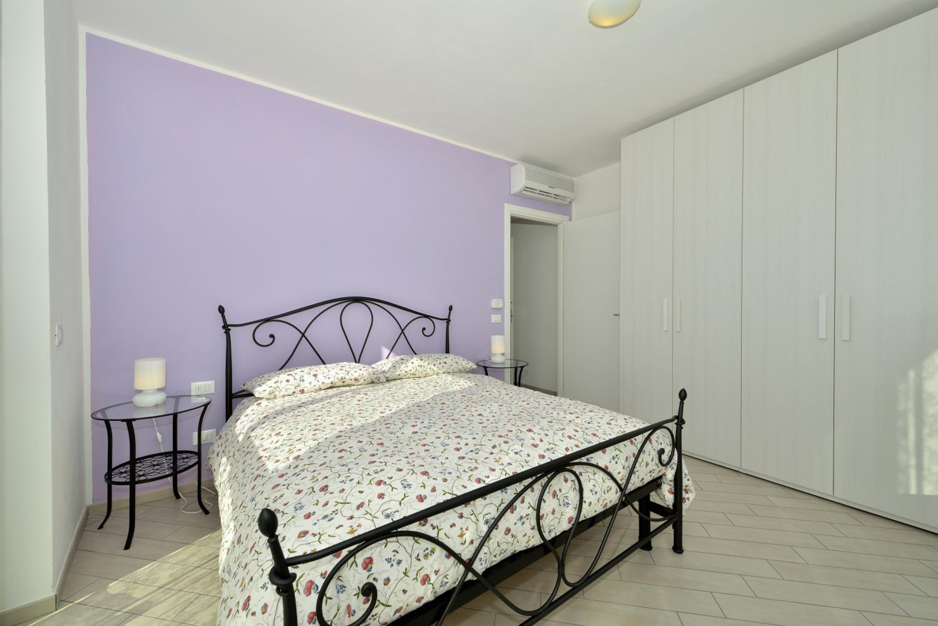 Apartment with Balcony photo 3