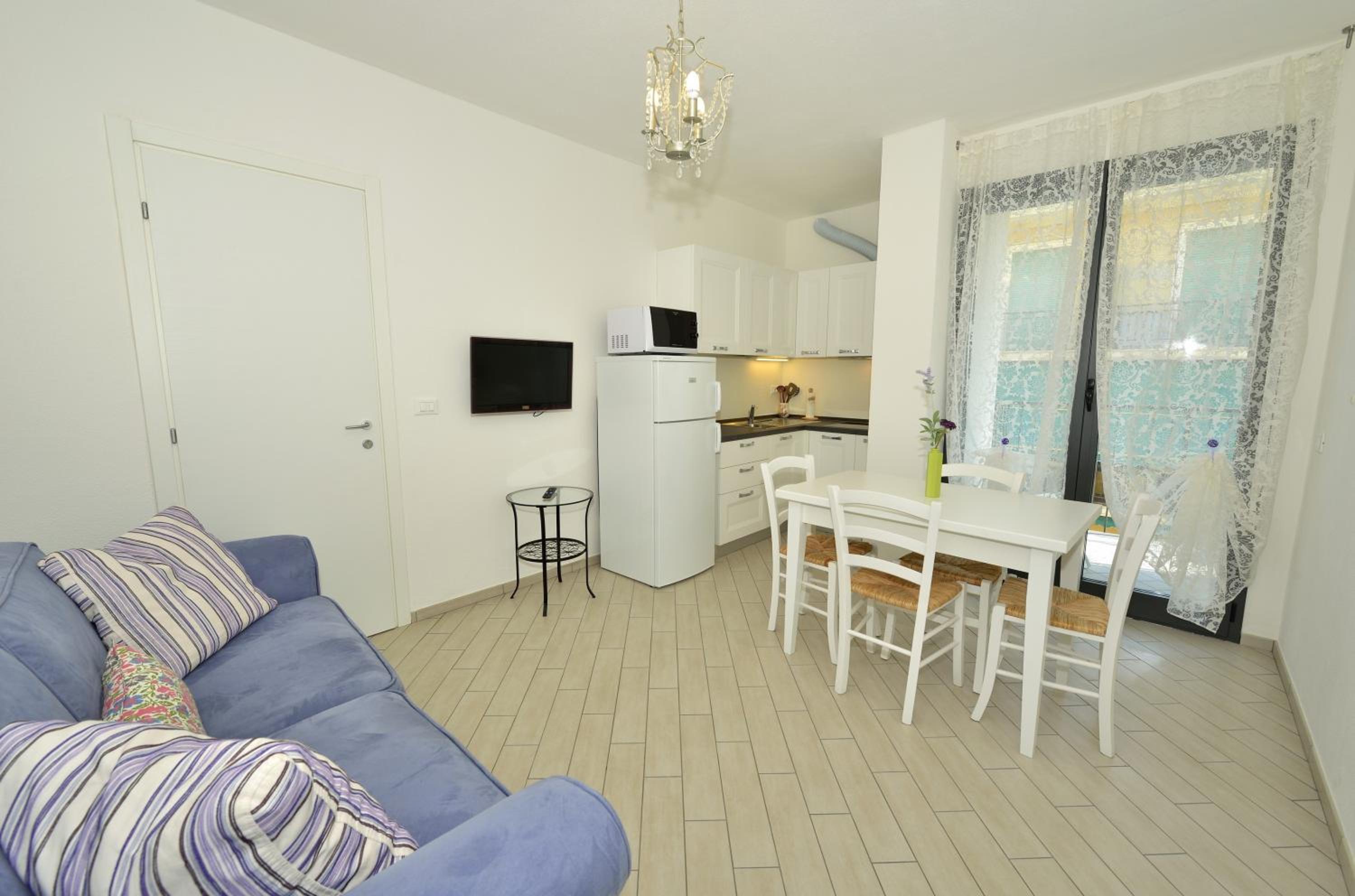 One-Bedroom Apartment 8