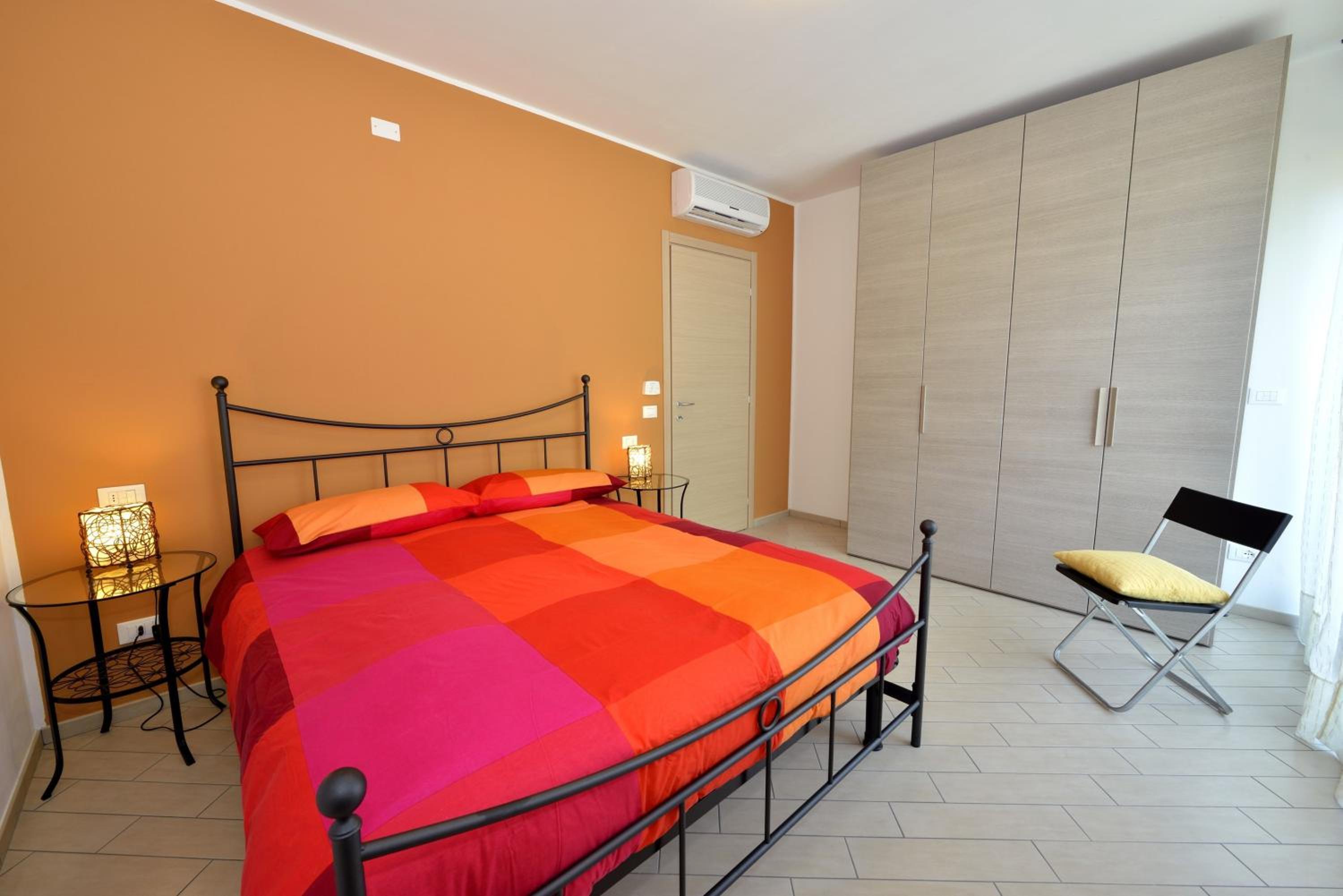One-Bedroom Apartment 5