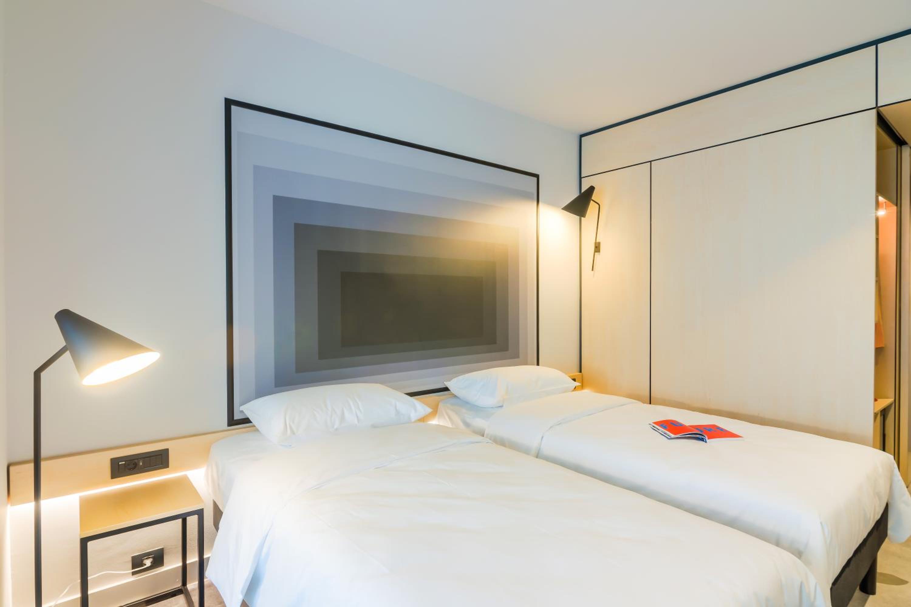 Standard Twin Room - Photo 6