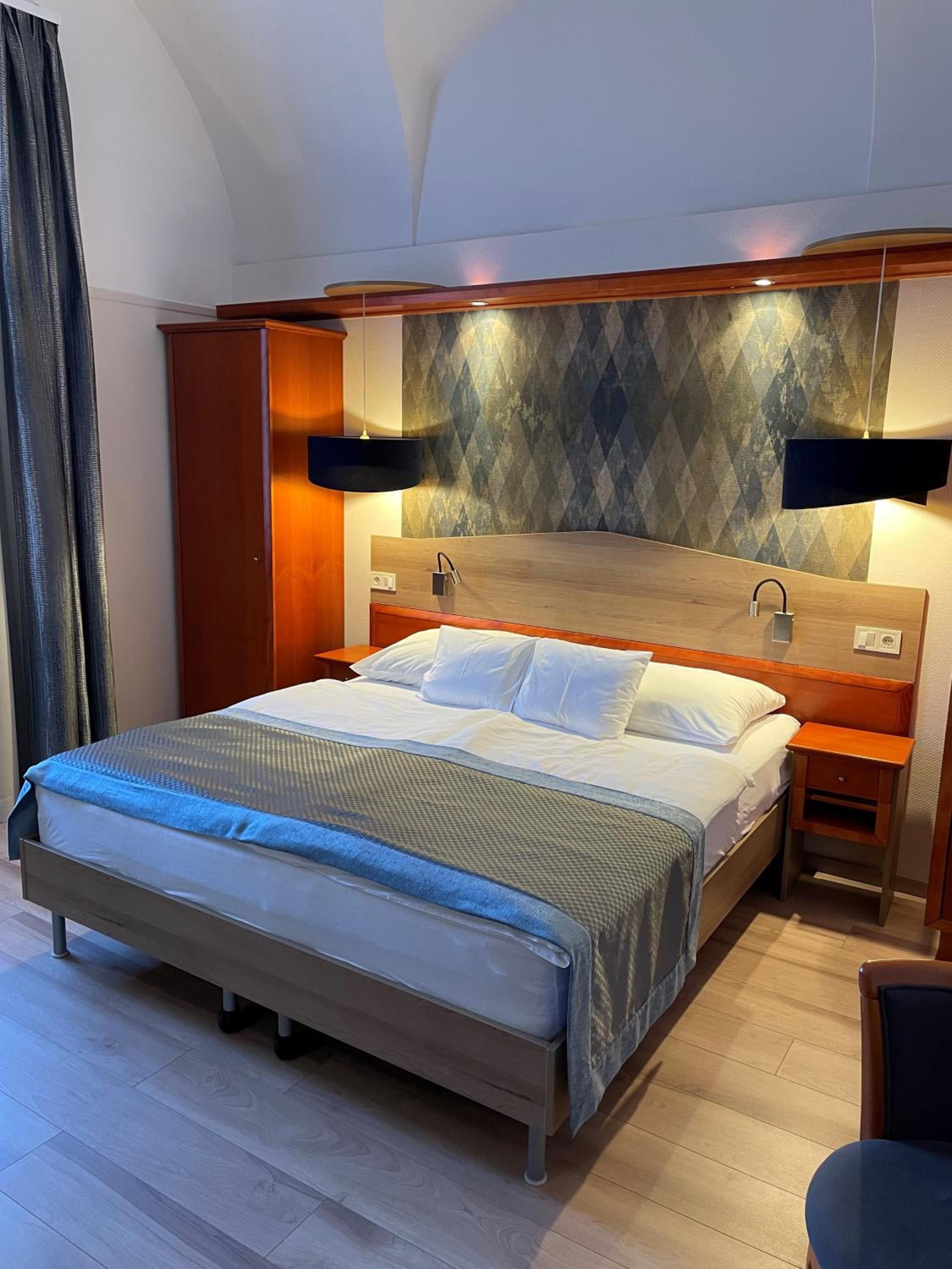 Deluxe Suite - Photo 1