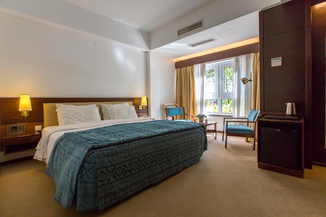 Double or Twin Room - Photo 9