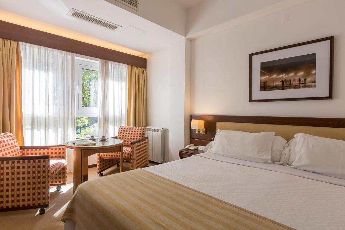 Double or Twin Room - Photo 11
