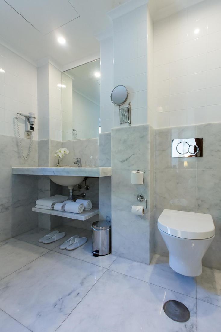 Double or Twin Room - Photo 2