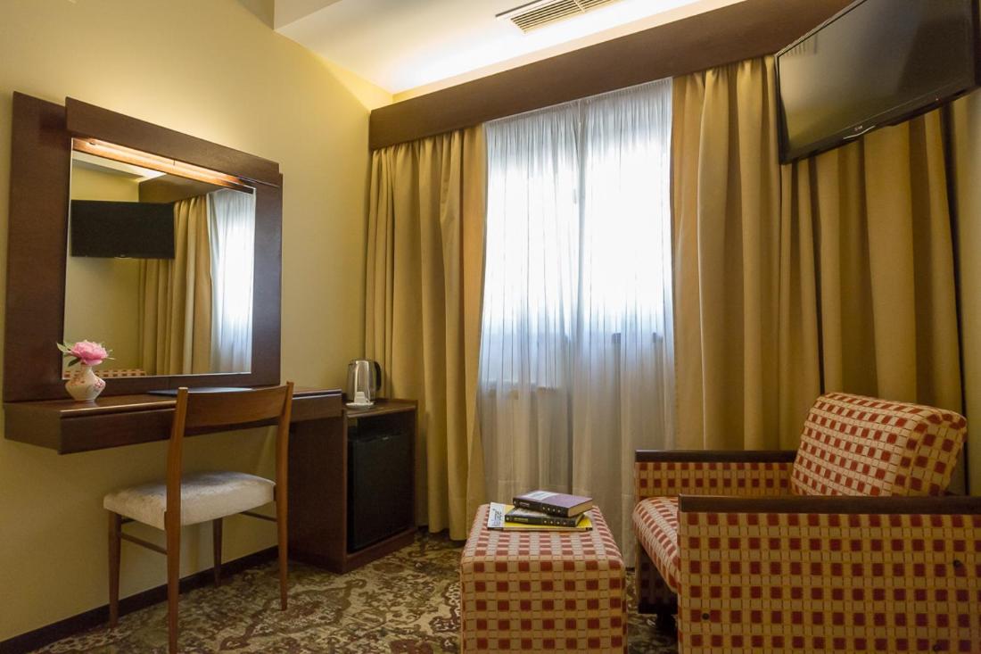 Single Room - Photo 9