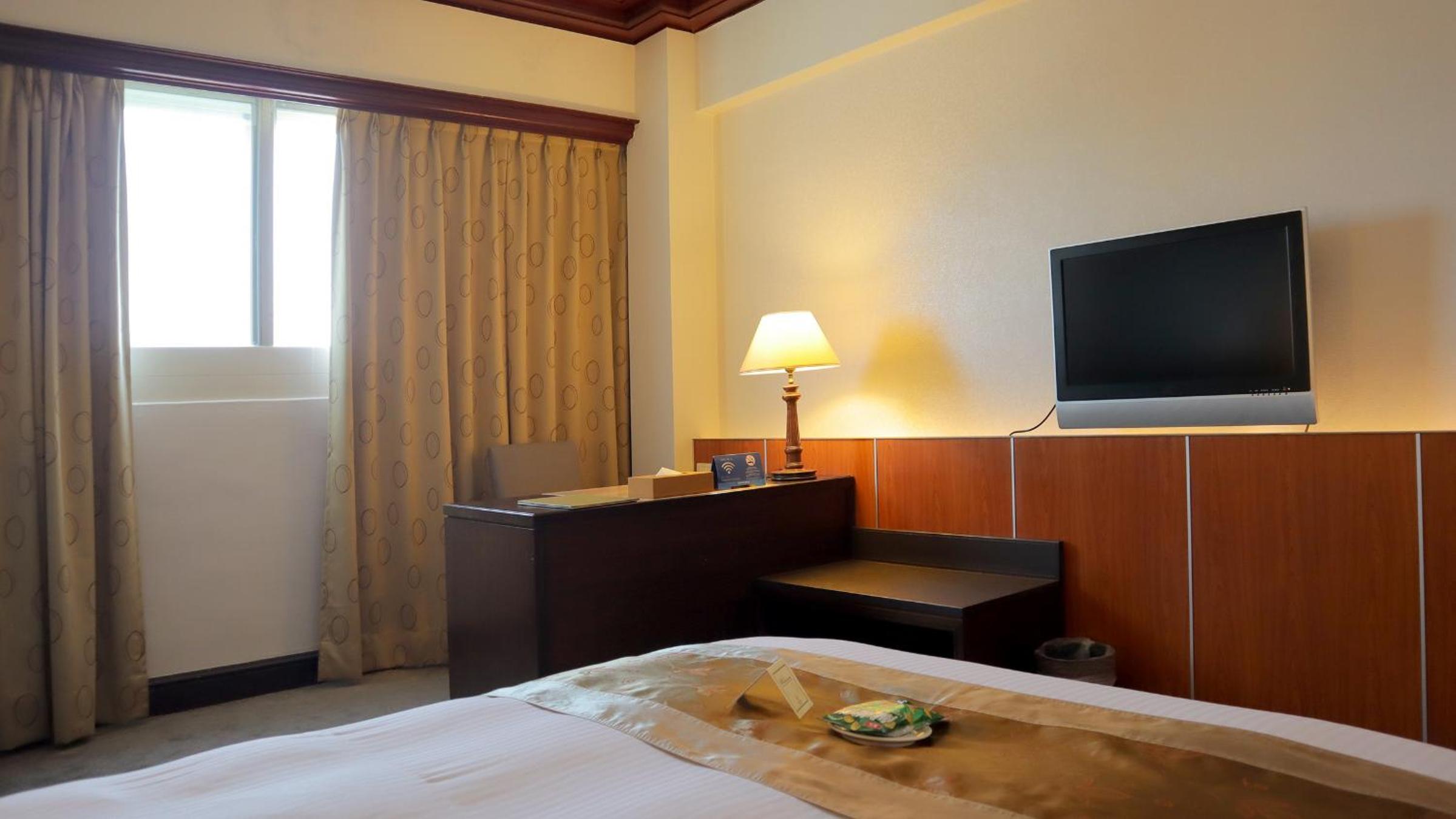 Standard Double Room with Bath - Photo 7