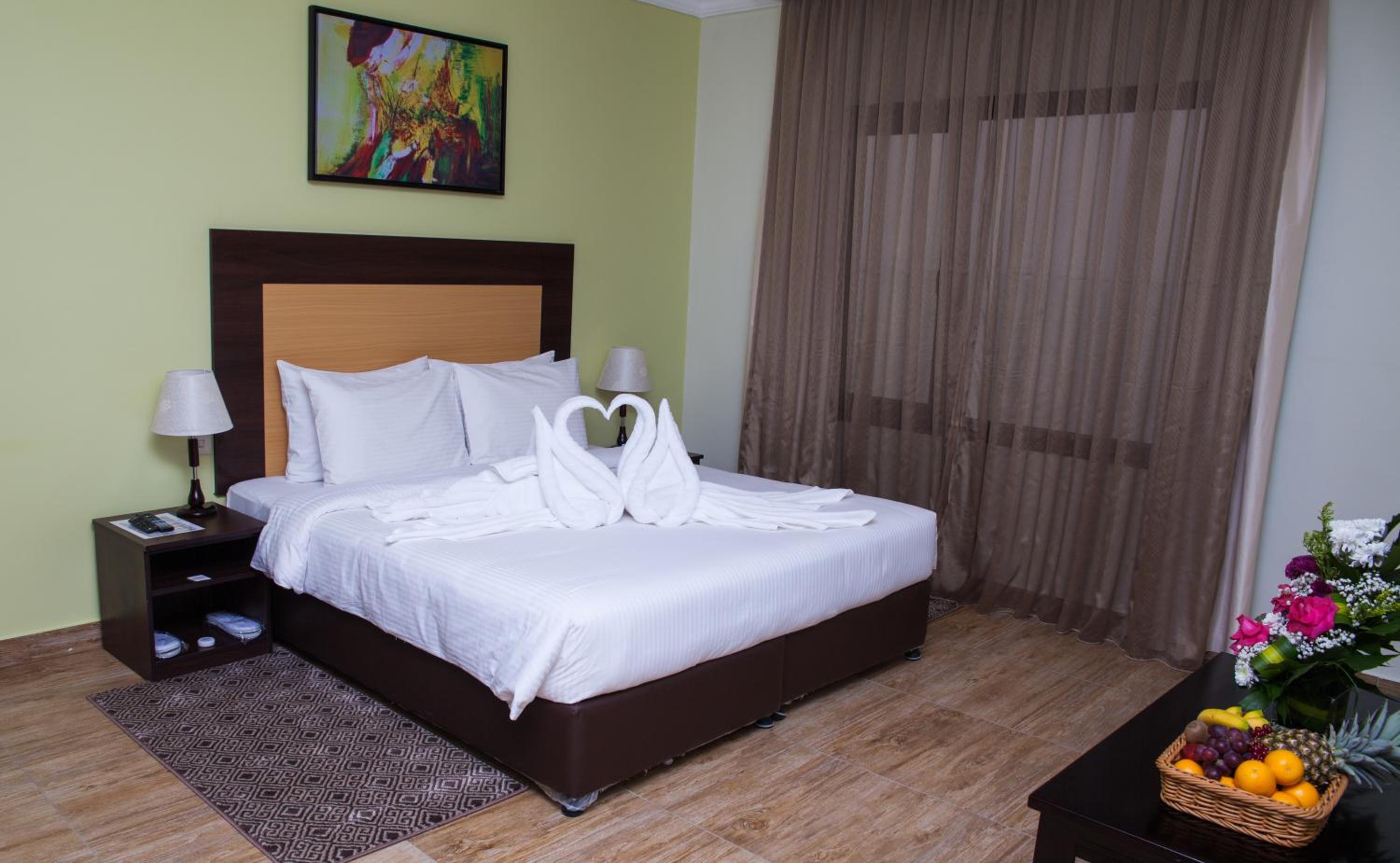Three Bedroom Chalet - Ground floor with a Pool View and Partial Sea View photo 3