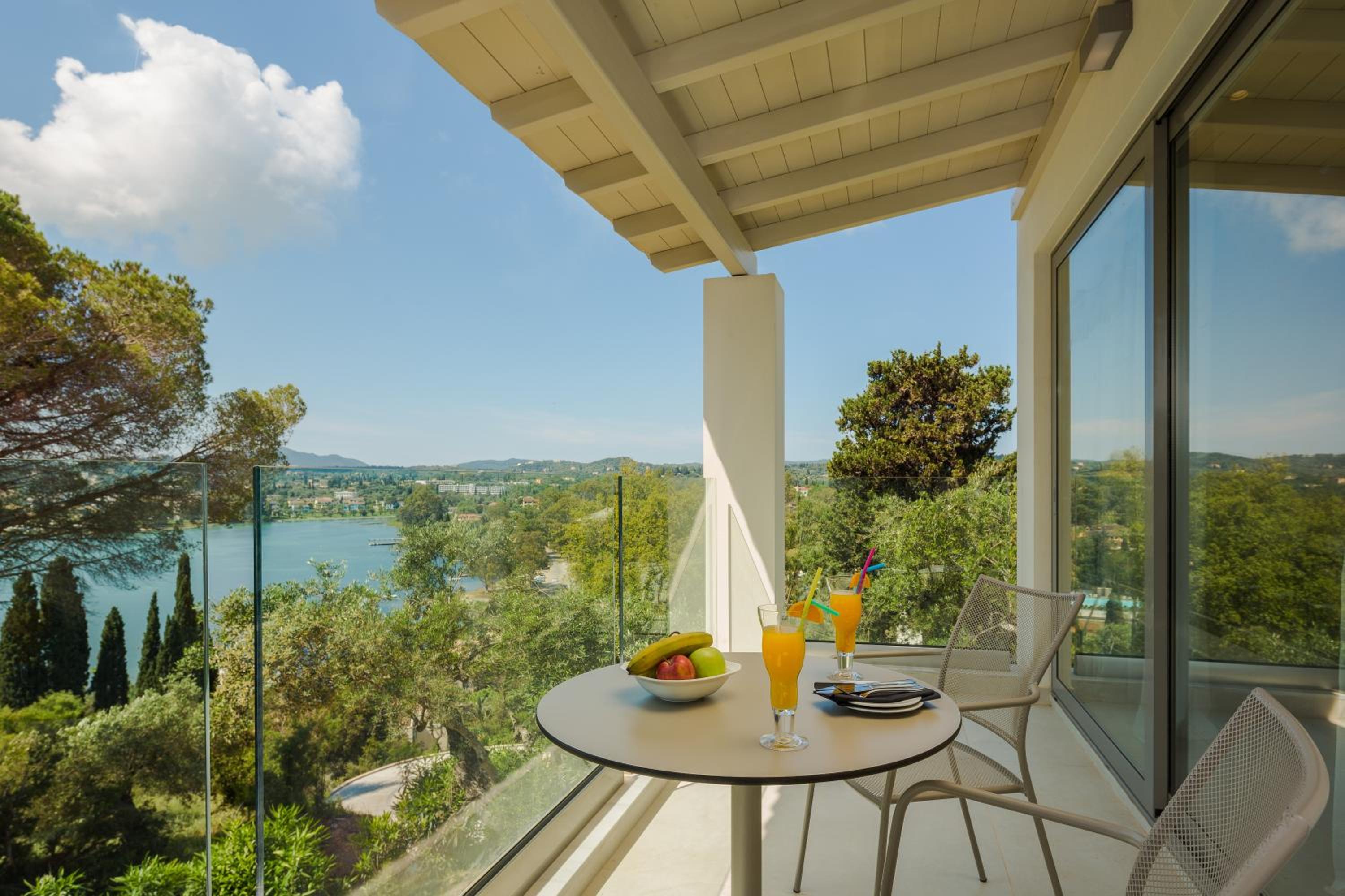 Superior Panorama Bungalow with Hot Tub