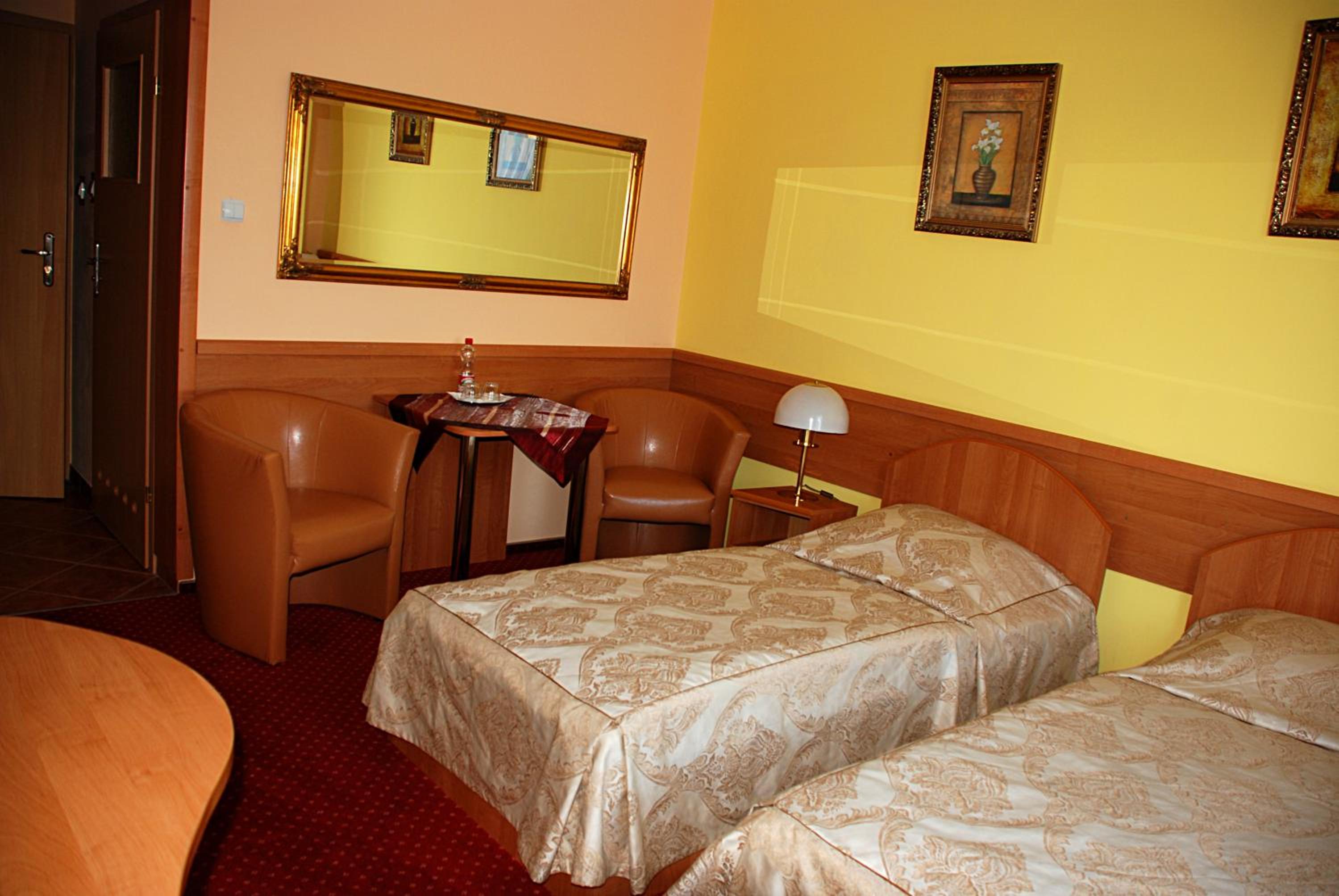 Double or Twin Room - Photo 7