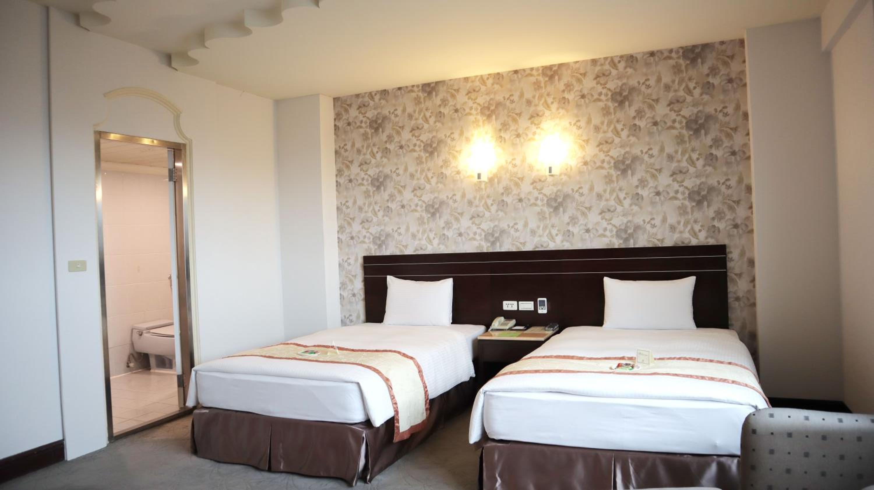 Executive Twin Room - Photo 4