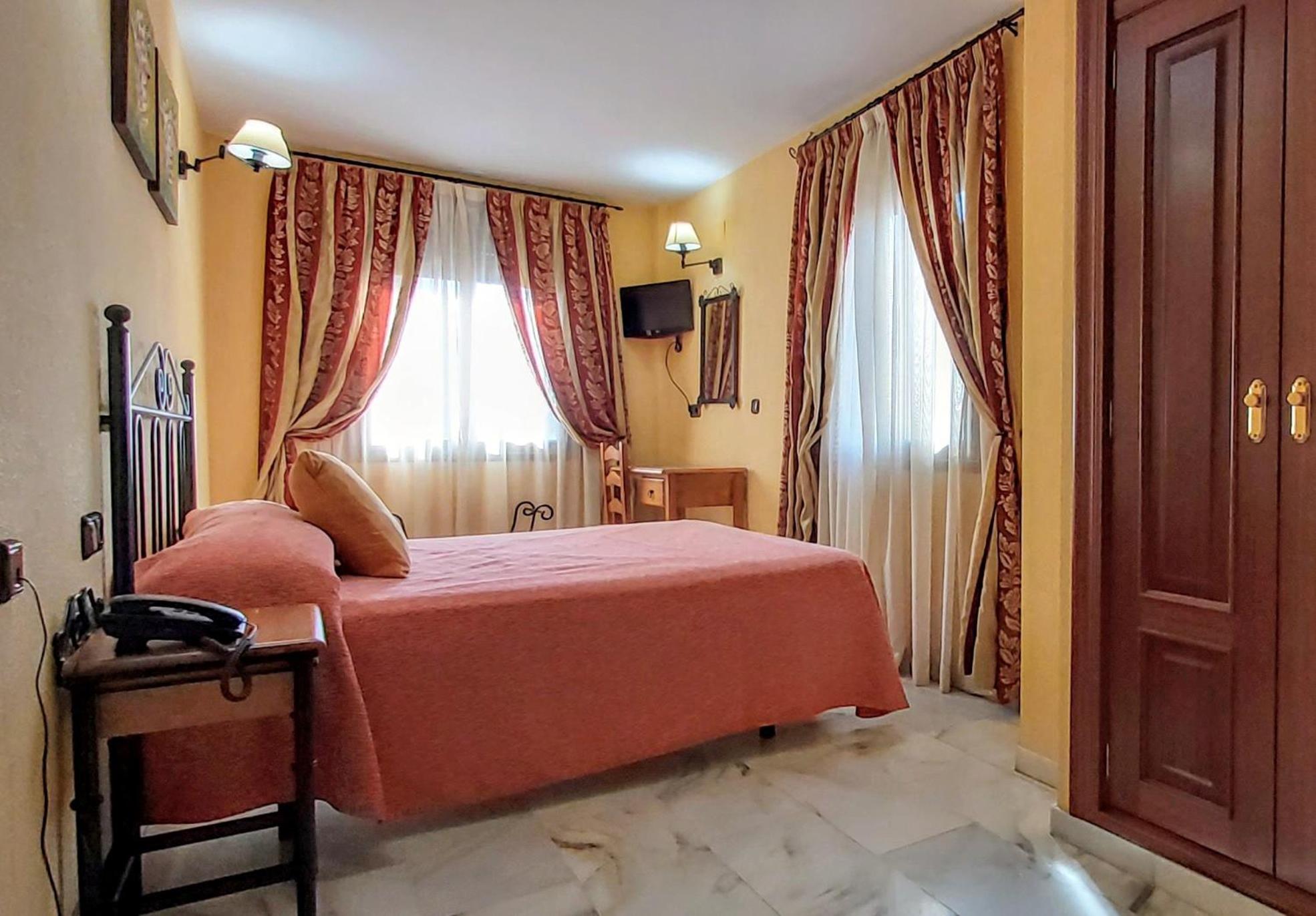 Double or Twin Room - Photo 10