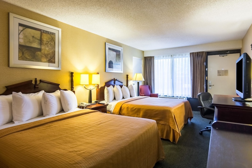 Standard Room, 2 Queen Beds, Smoking - Photo 2