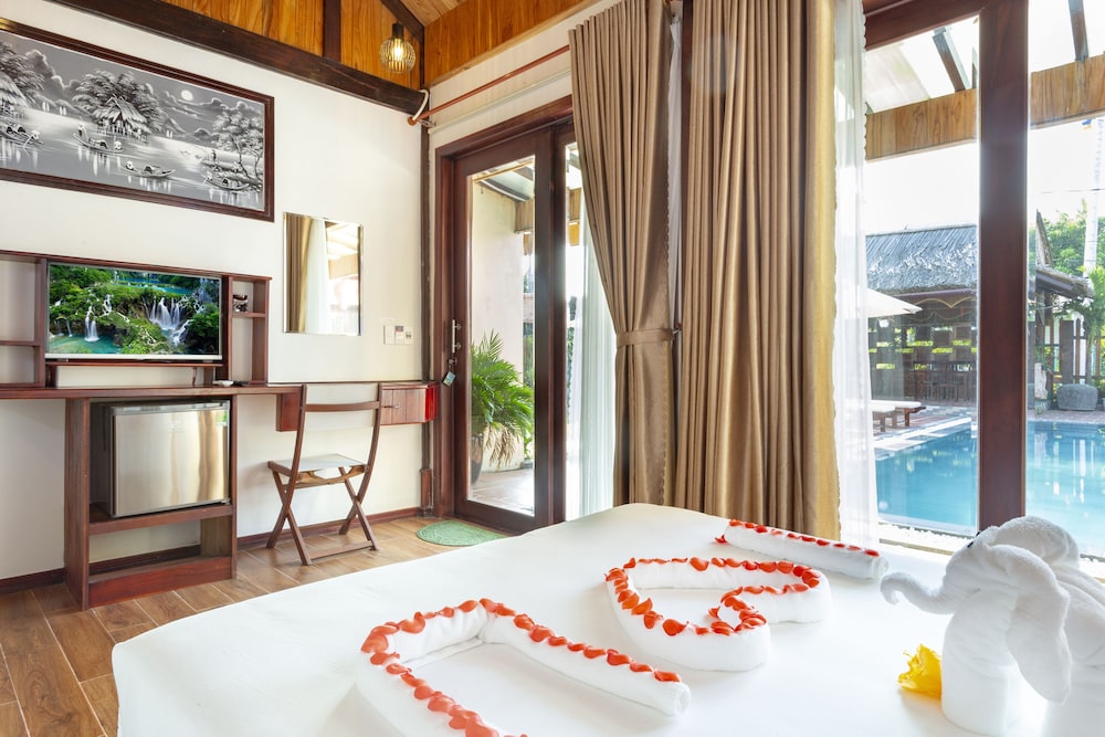 Luxury Double Room, Pool View