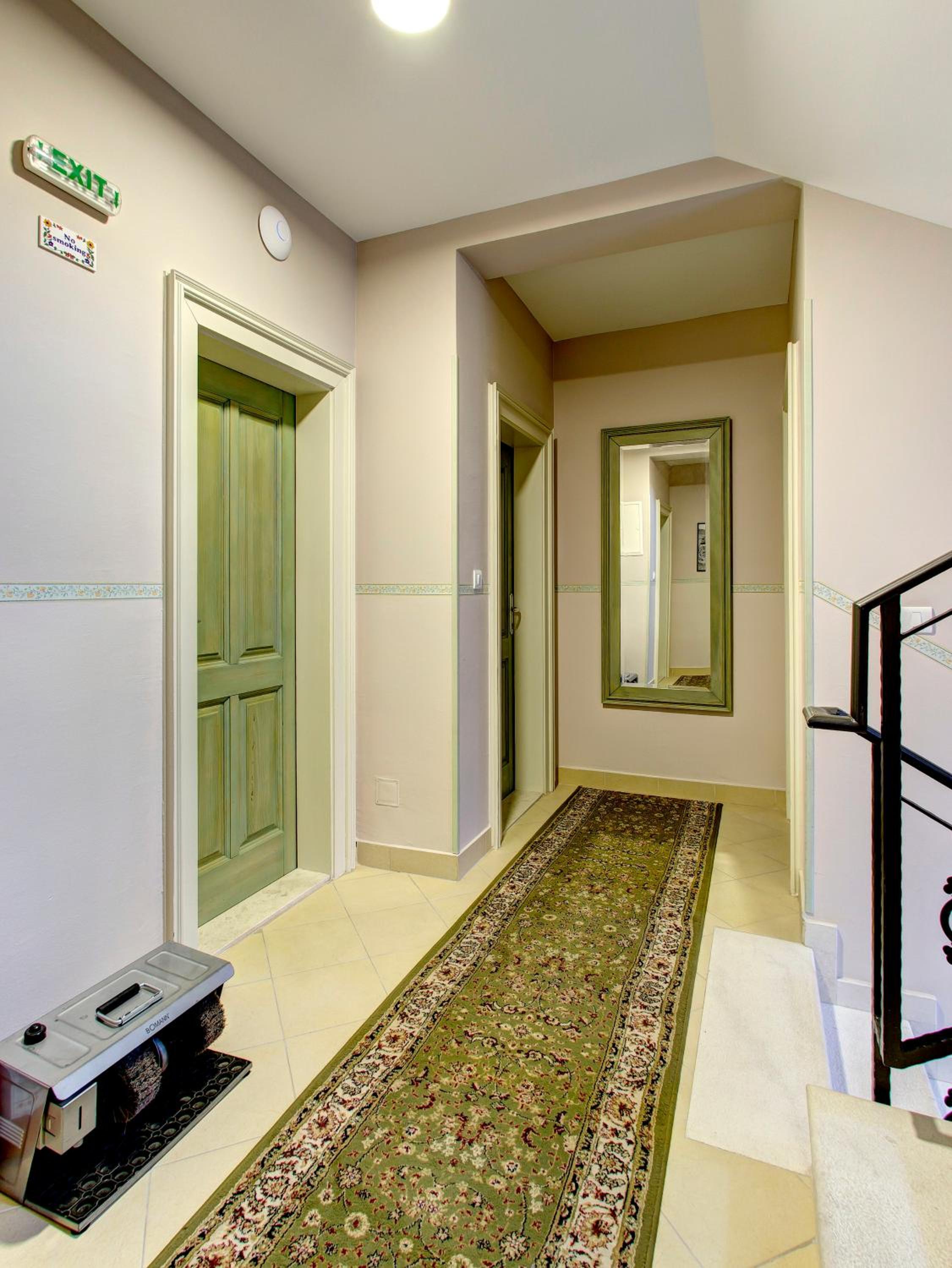 Triple Room - Photo 17