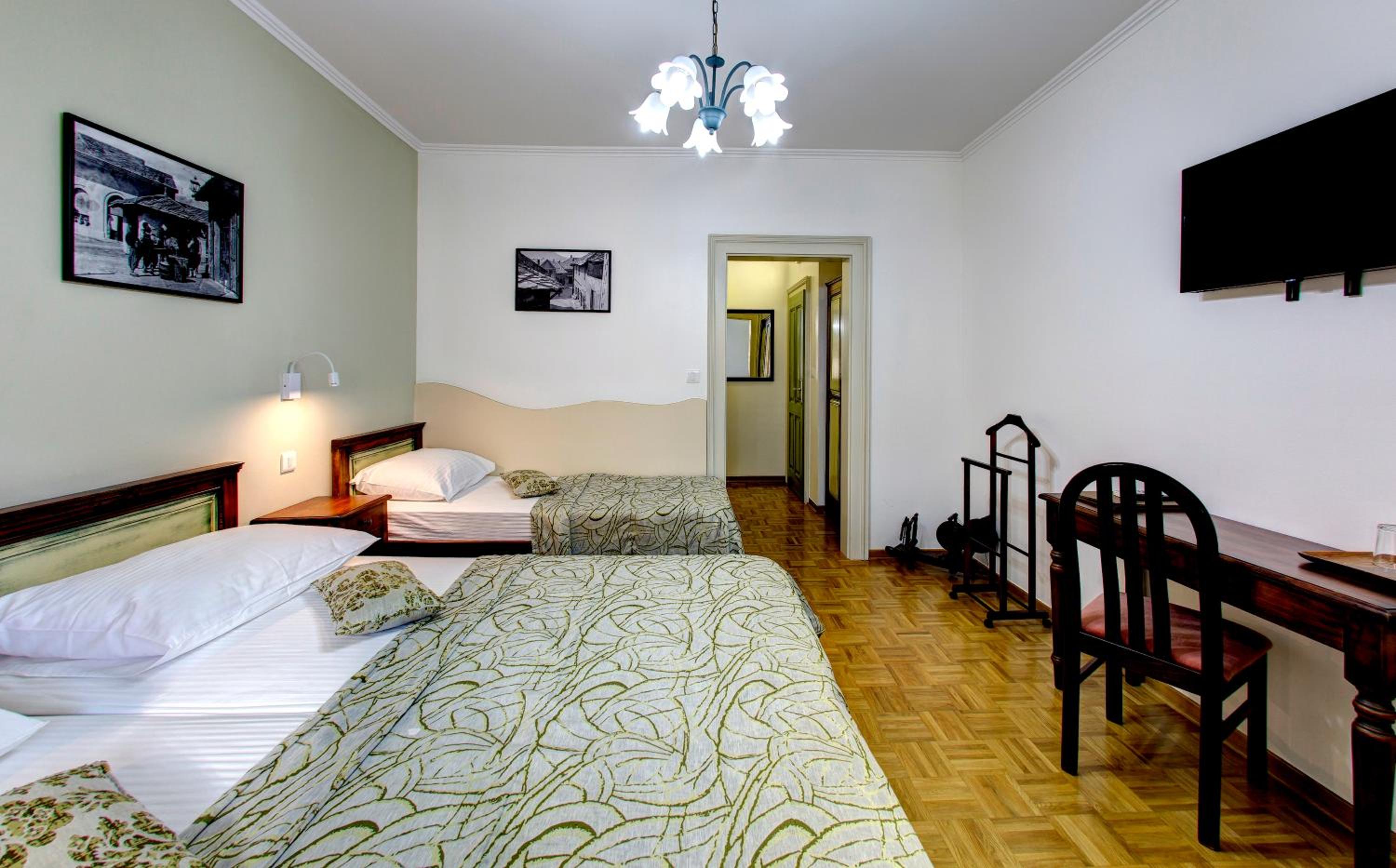 Triple Room - Photo 7