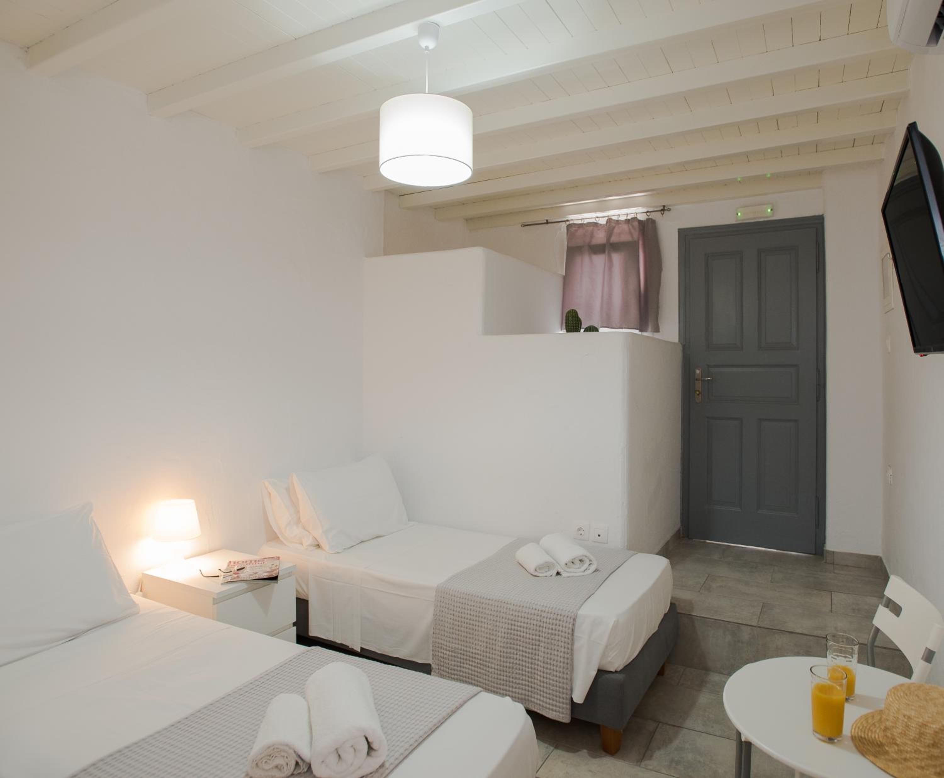 Small Twin Room photo 2