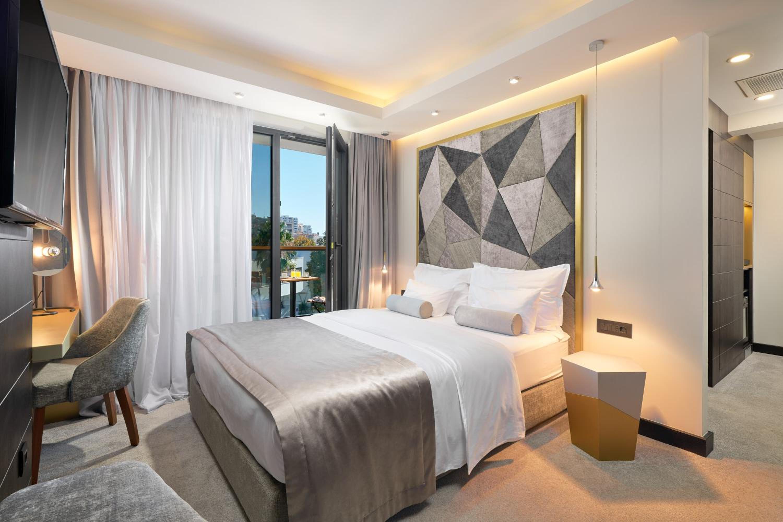 Standard Double or Twin Room with Balcony - Free Parking photo 1