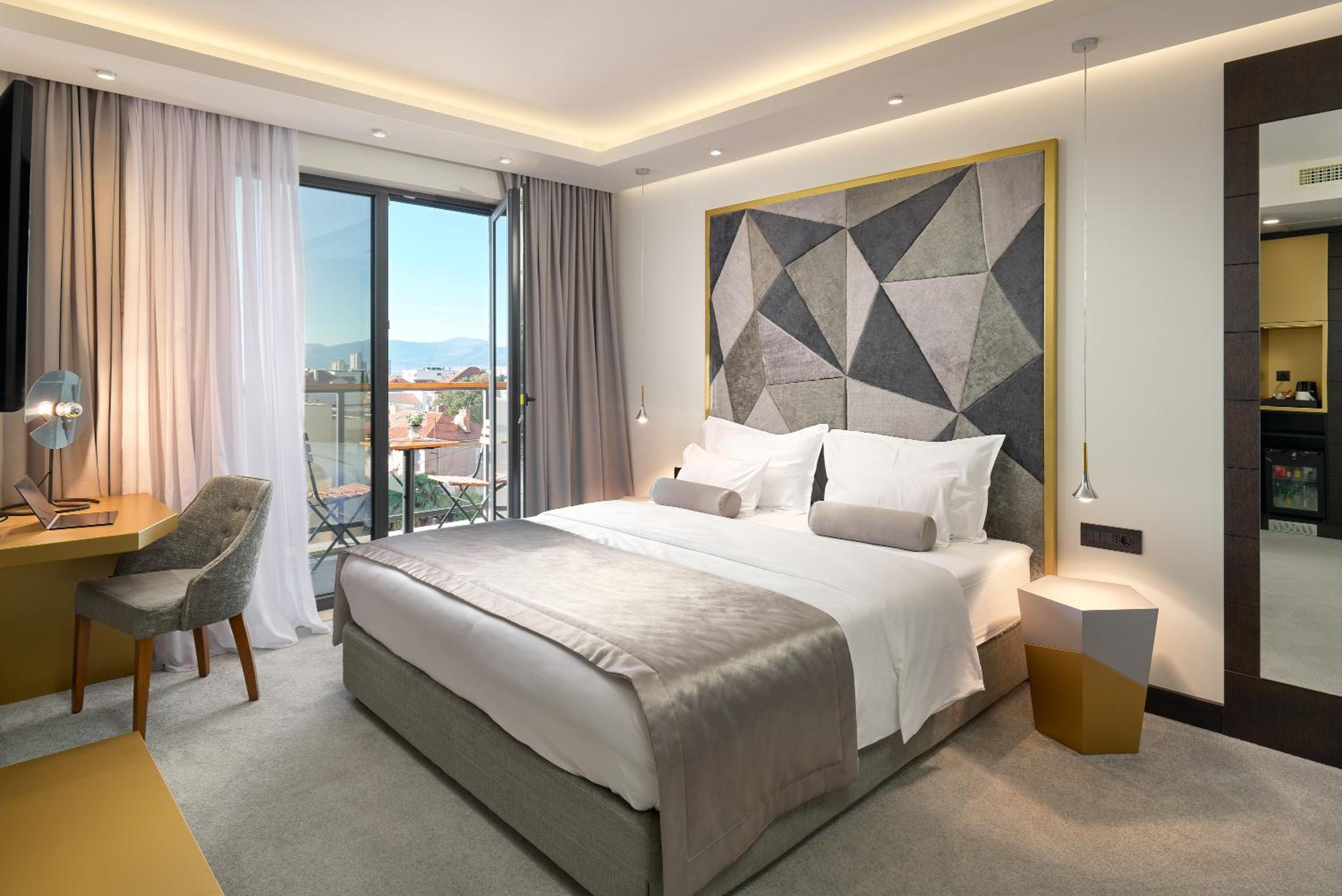 Comfort Double Room with Balcony - Free Parking photo 3