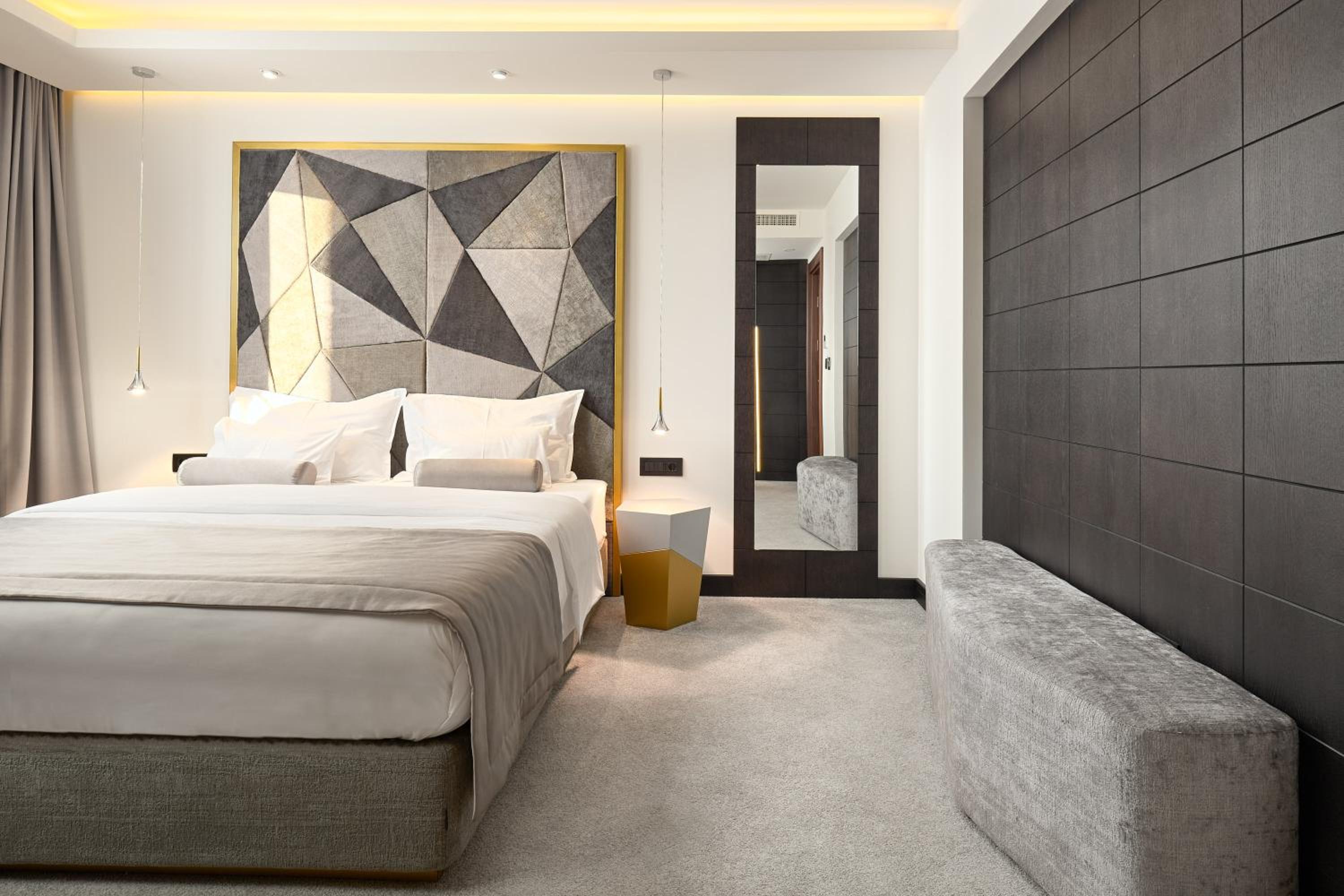 Comfort Double Room with Balcony - Free Parking photo 2