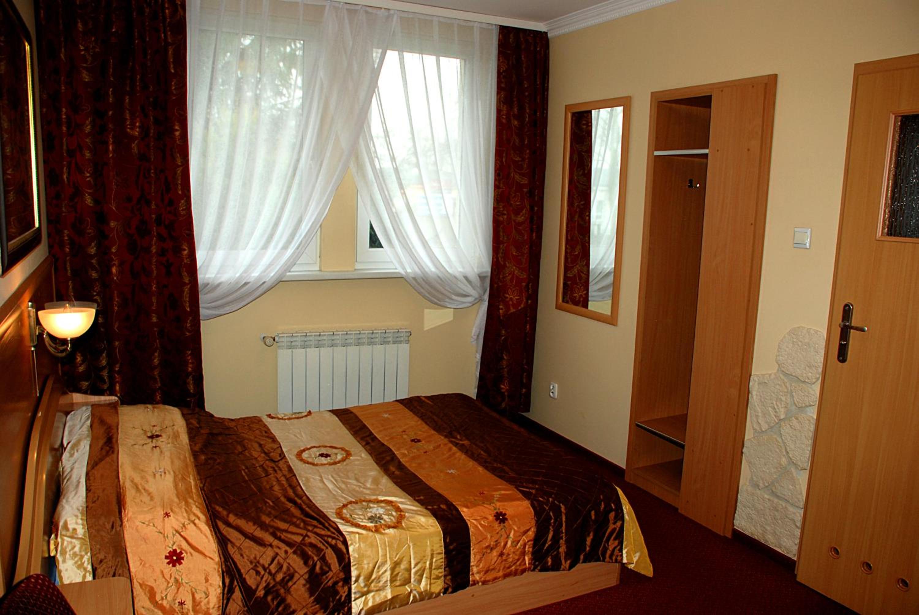 Double or Twin Room - Photo 3